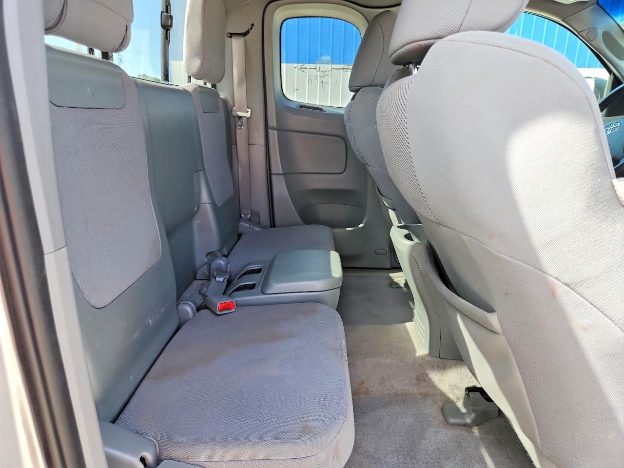 2011 Toyota Tacoma Access Cab Silver vin: 5TFUU4EN7BX001240