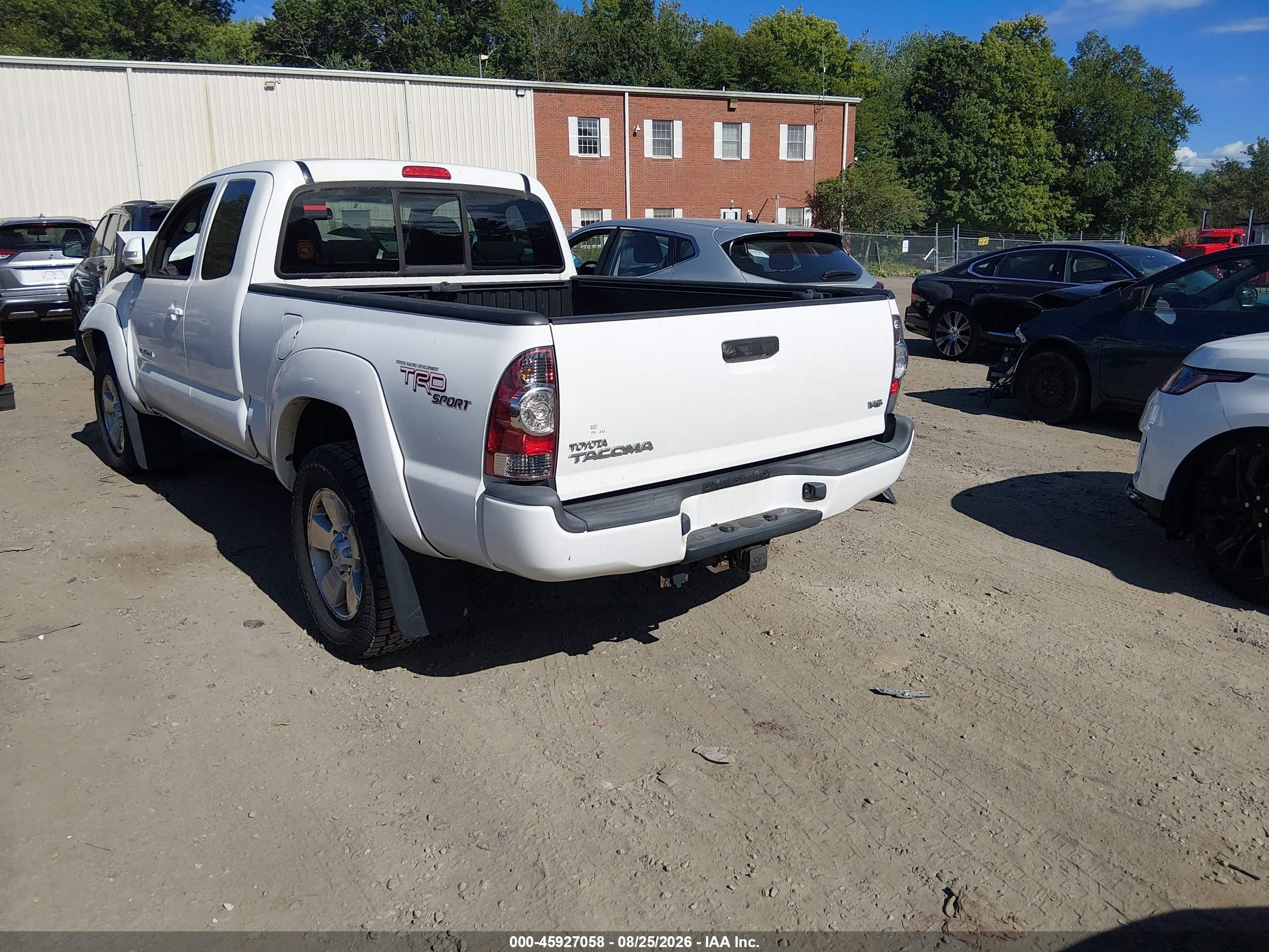 2013 Toyota Tacoma Base V6 White vin: 5TFUU4EN7DX082288