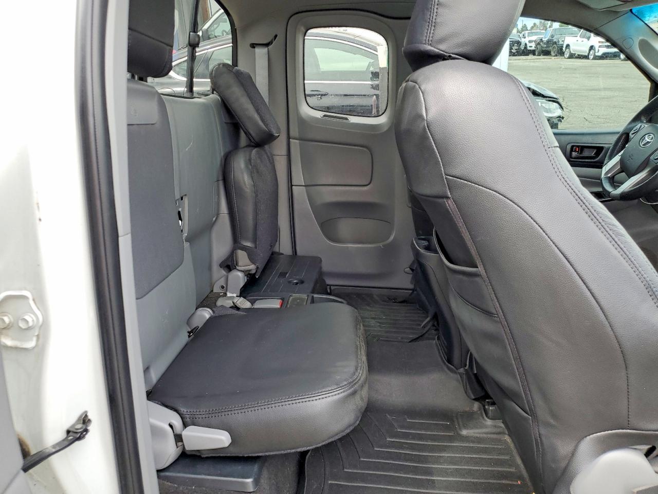 2014 Toyota Tacoma V6 White vin: 5TFUU4EN8EX104848
