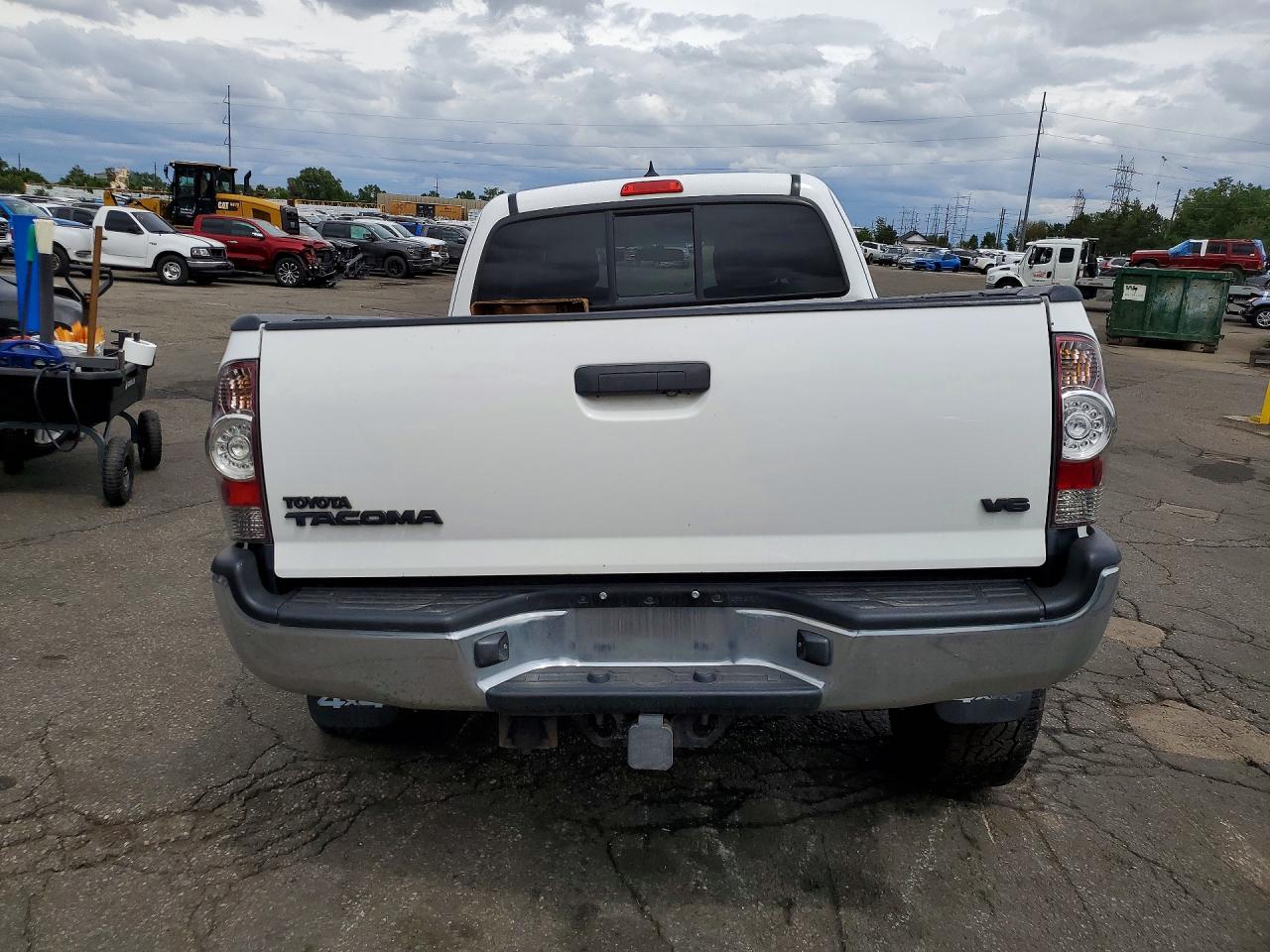 2014 Toyota Tacoma V6 White vin: 5TFUU4EN8EX104848