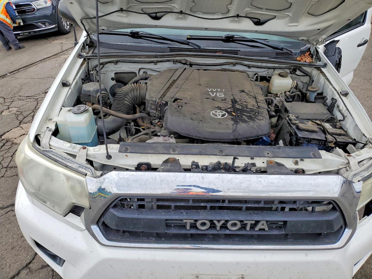 2014 Toyota Tacoma V6 White vin: 5TFUU4EN8EX104848