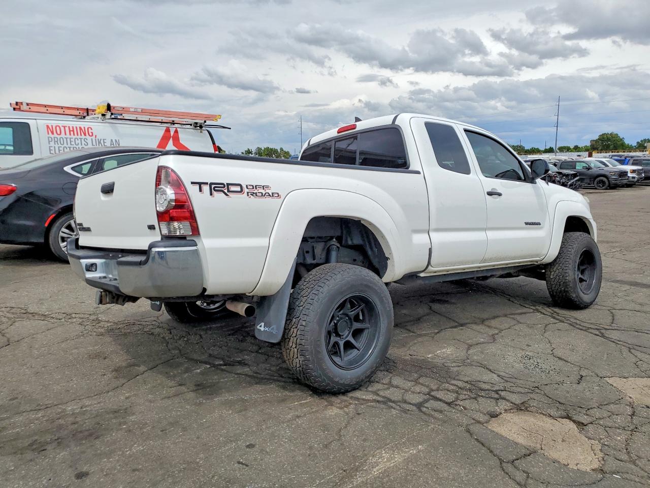 2014 Toyota Tacoma V6 White vin: 5TFUU4EN8EX104848