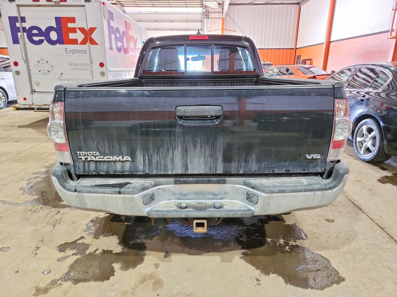 2015 Toyota Tacoma V6 Черный vin: 5TFUU4EN8FX117102