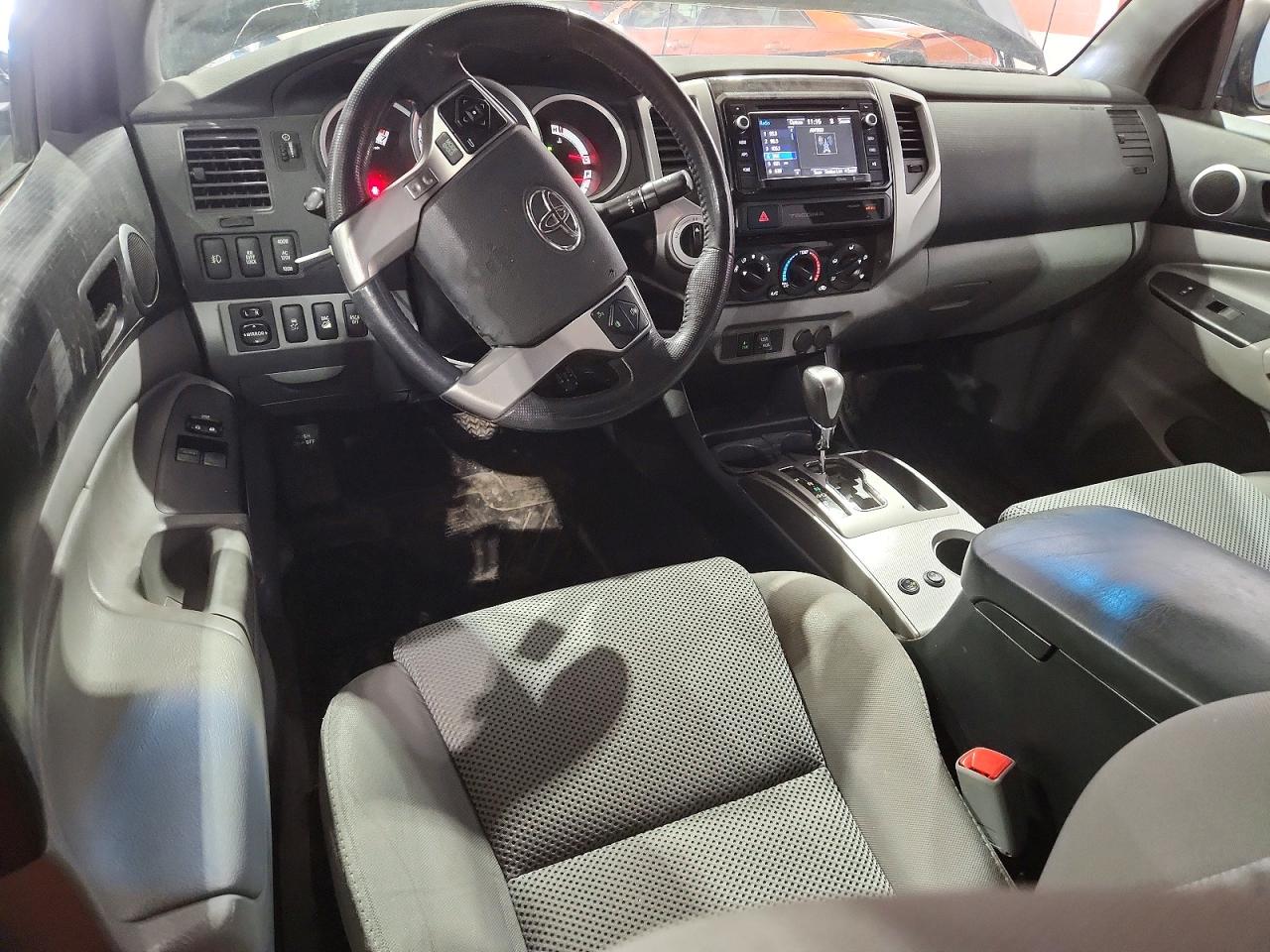 2015 Toyota Tacoma V6 Черный vin: 5TFUU4EN8FX117102
