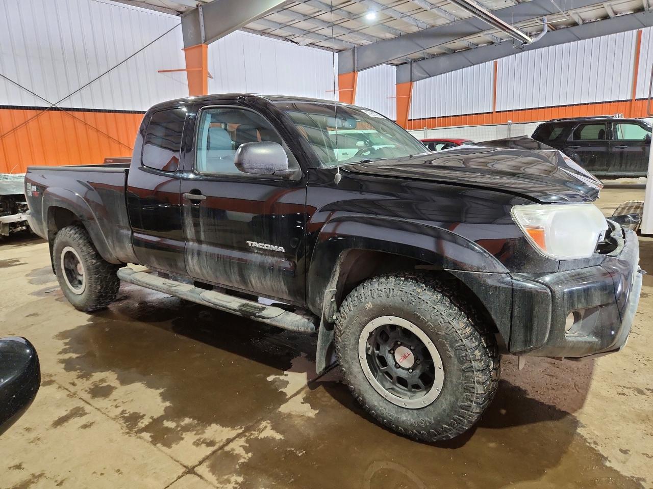 2015 Toyota Tacoma V6 Черный vin: 5TFUU4EN8FX117102