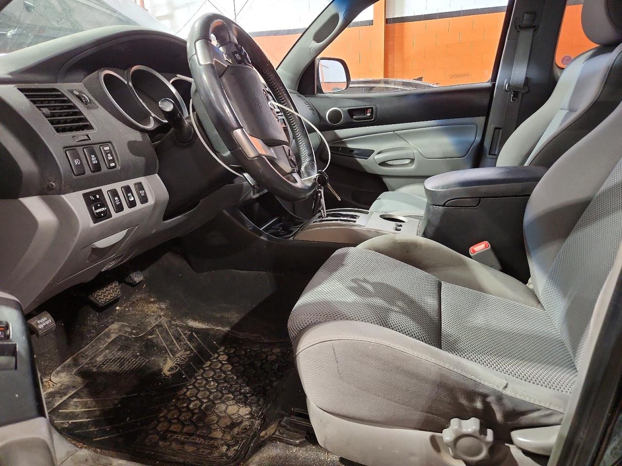 2015 Toyota Tacoma V6 Черный vin: 5TFUU4EN8FX117102