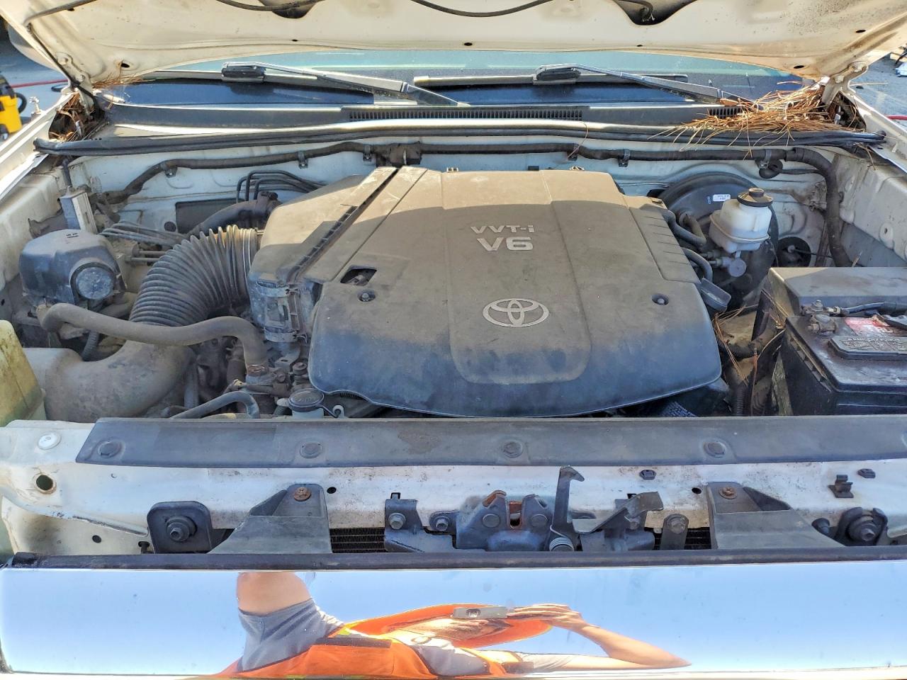2012 Toyota Tacoma V6 White vin: 5TFUU4EN9CX022852