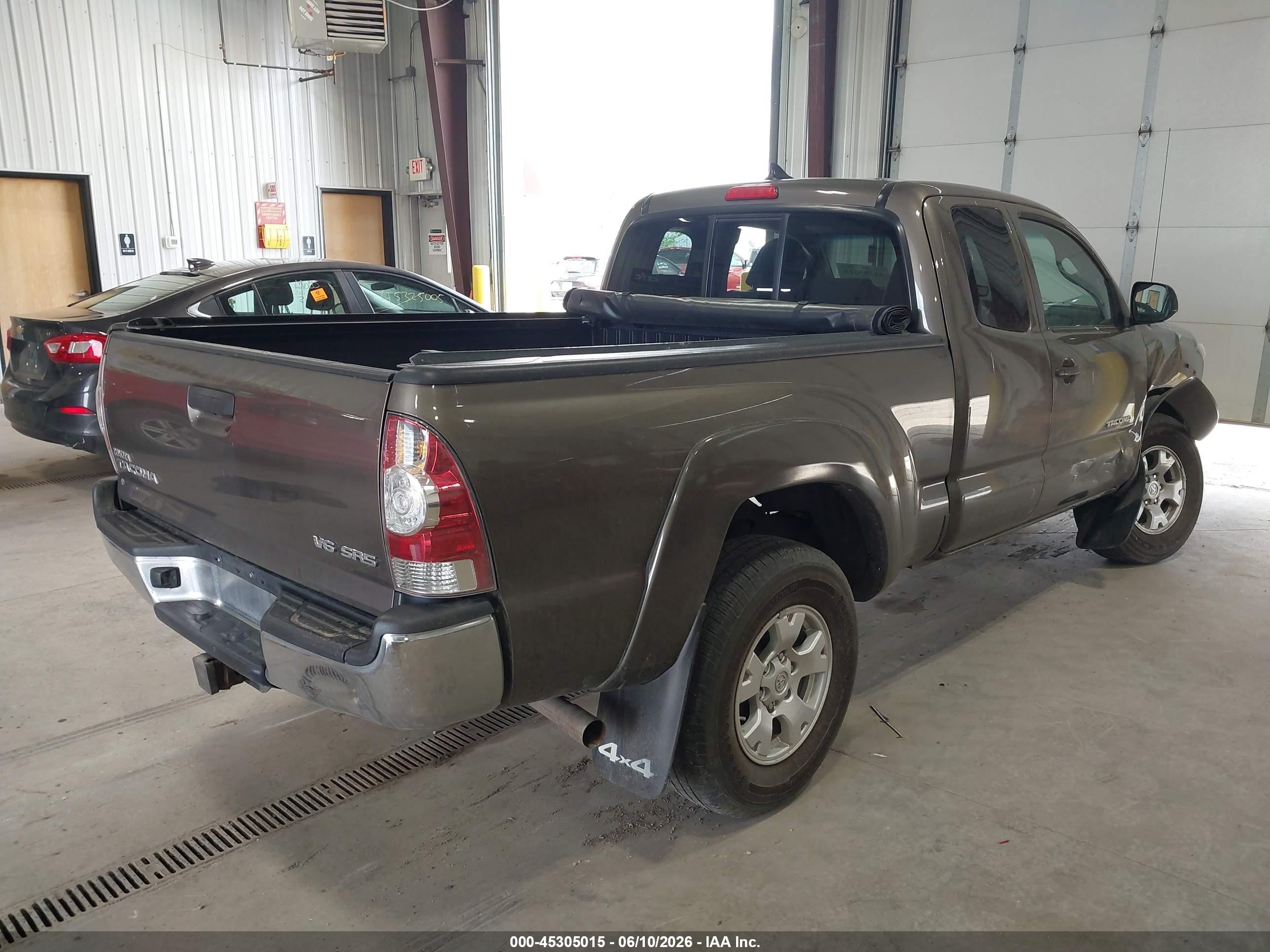 2015 Toyota Tacoma Base V6 Gray vin: 5TFUU4ENXFX137190