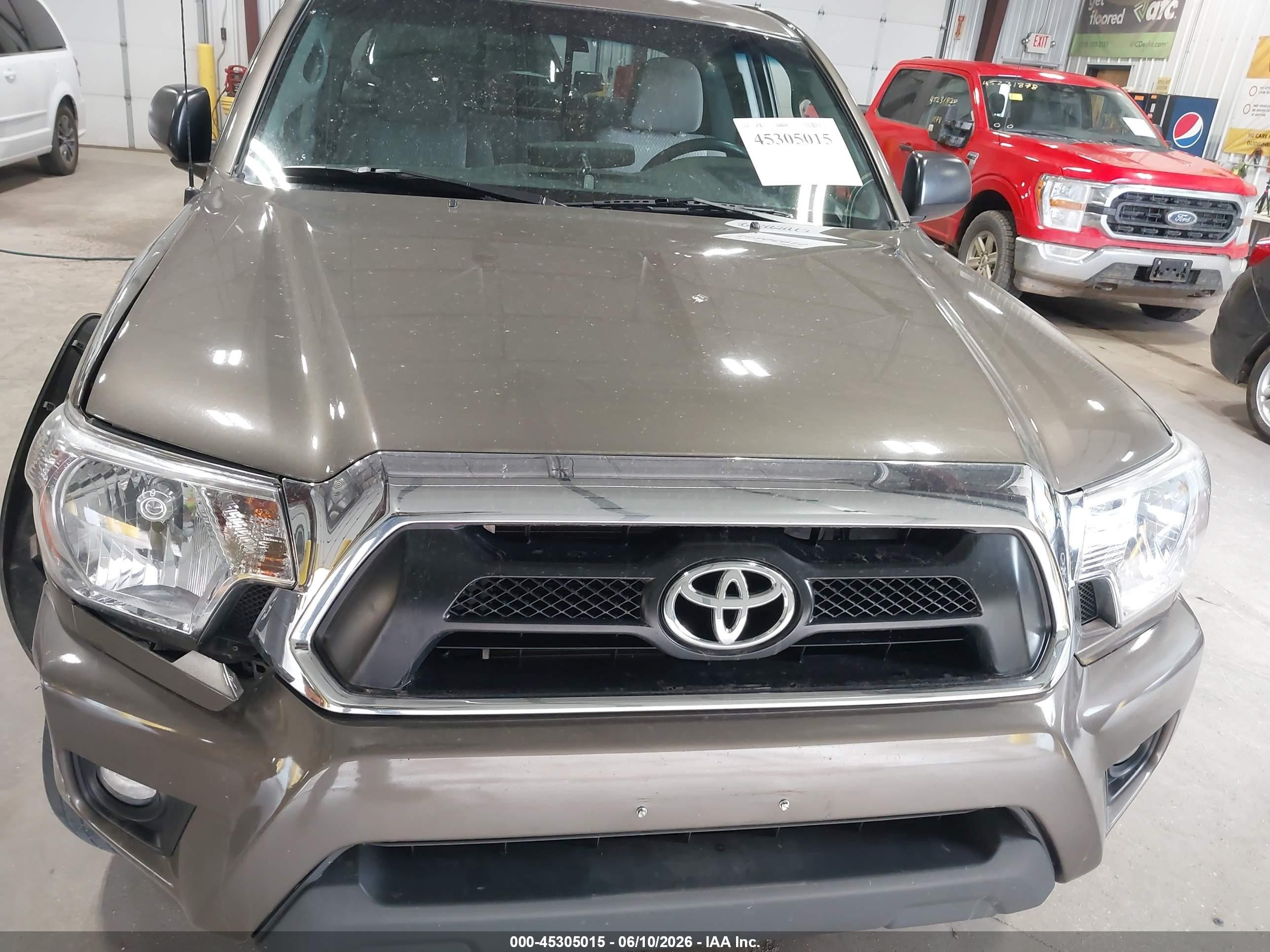 2015 Toyota Tacoma Base V6 Gray vin: 5TFUU4ENXFX137190