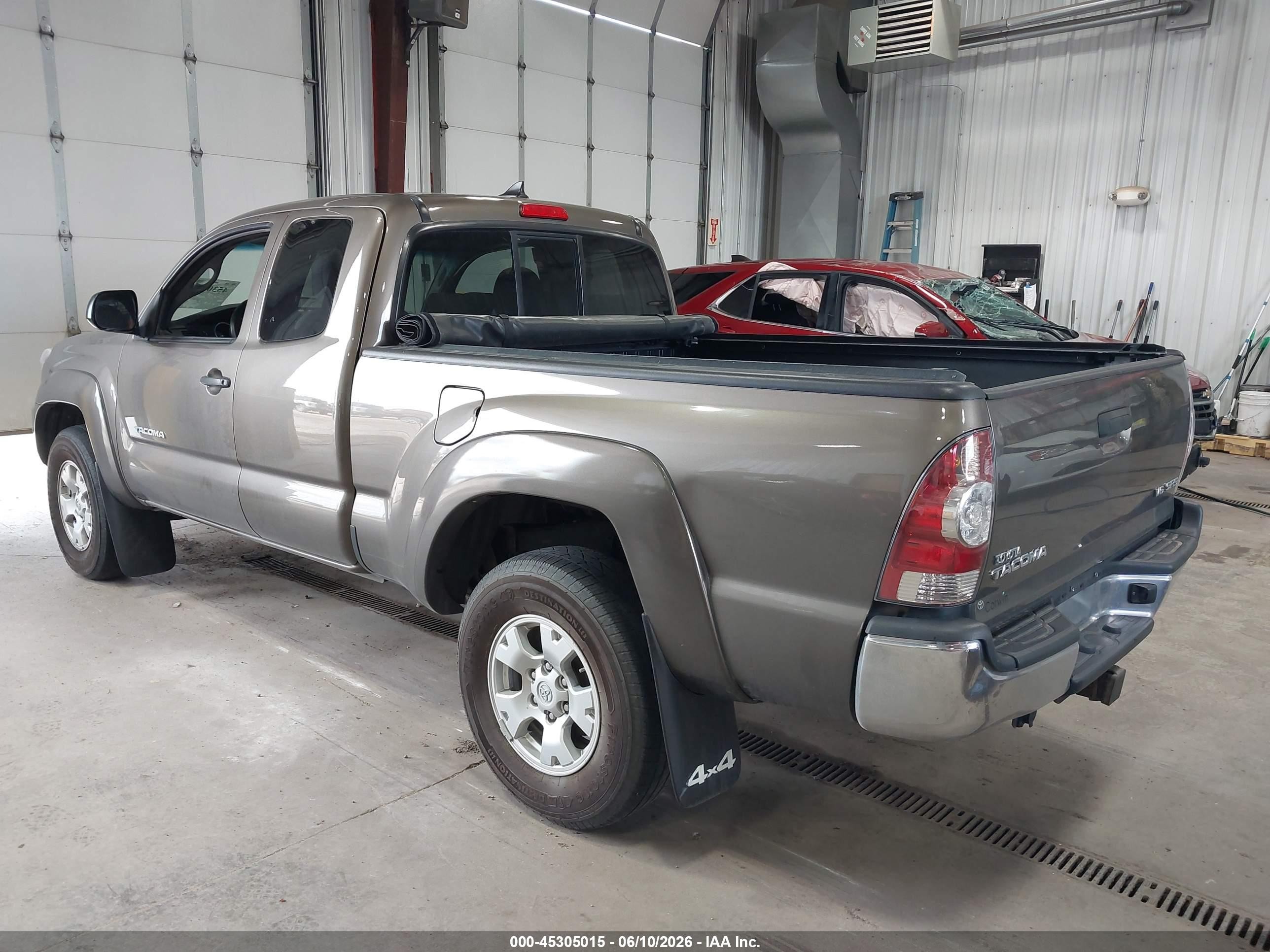 2015 Toyota Tacoma Base V6 Gray vin: 5TFUU4ENXFX137190