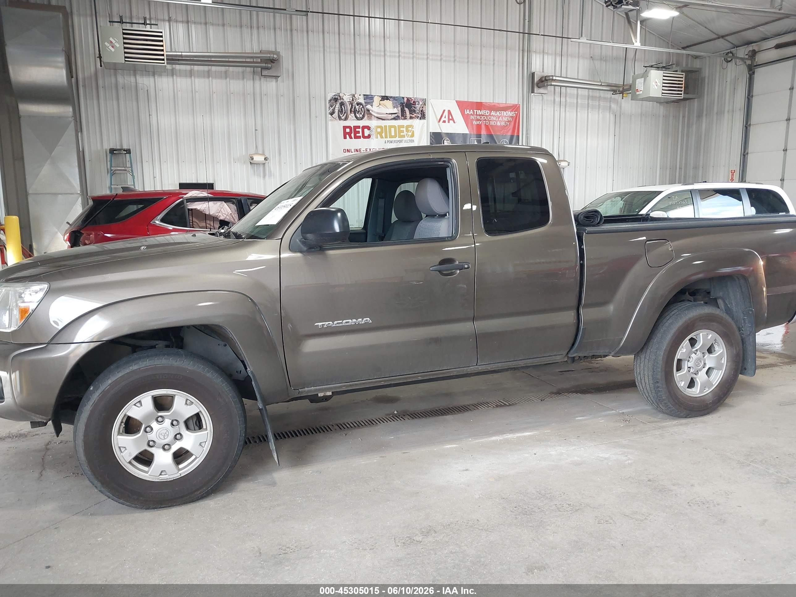 2015 Toyota Tacoma Base V6 Gray vin: 5TFUU4ENXFX137190