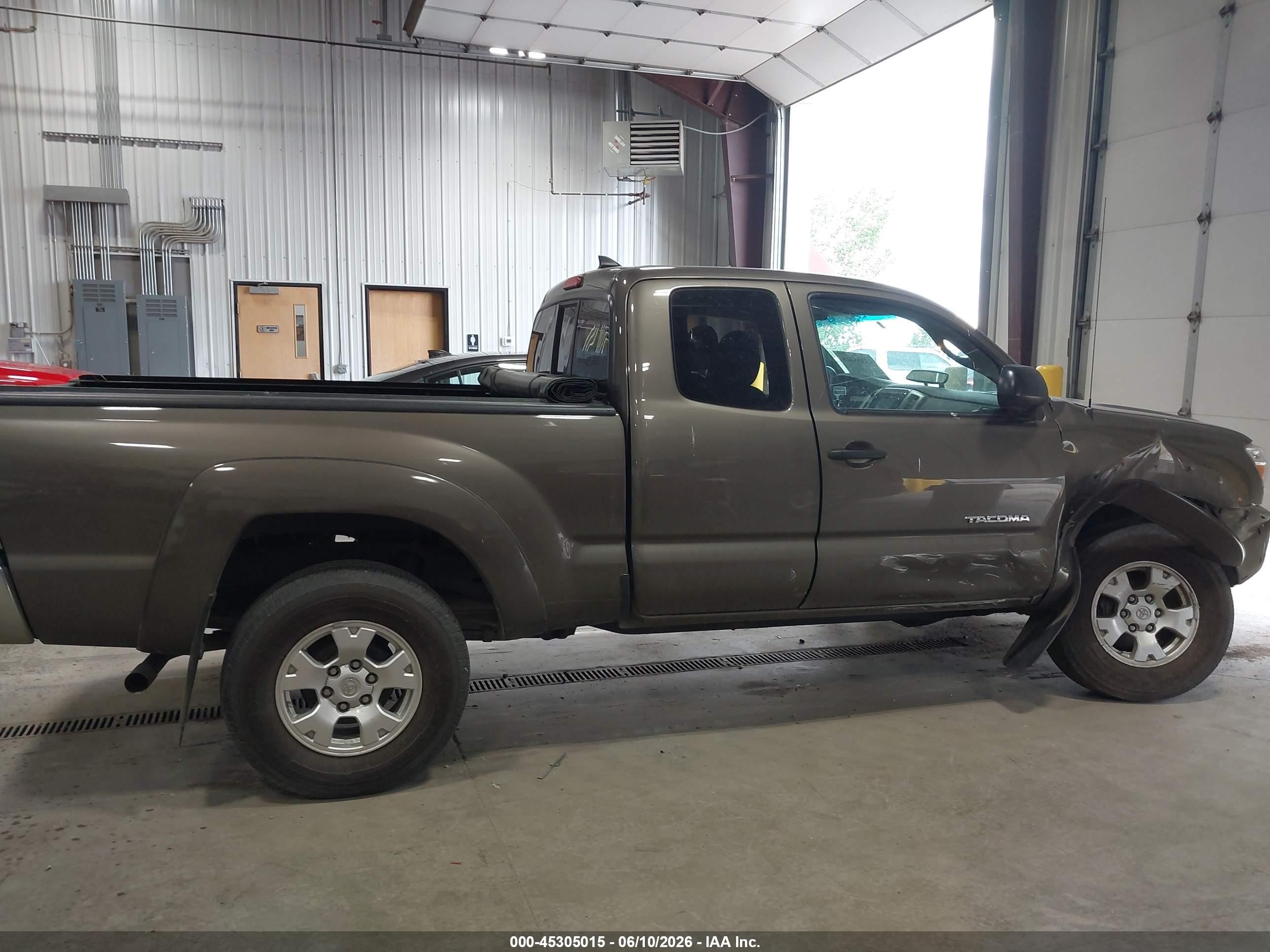2015 Toyota Tacoma Base V6 Gray vin: 5TFUU4ENXFX137190