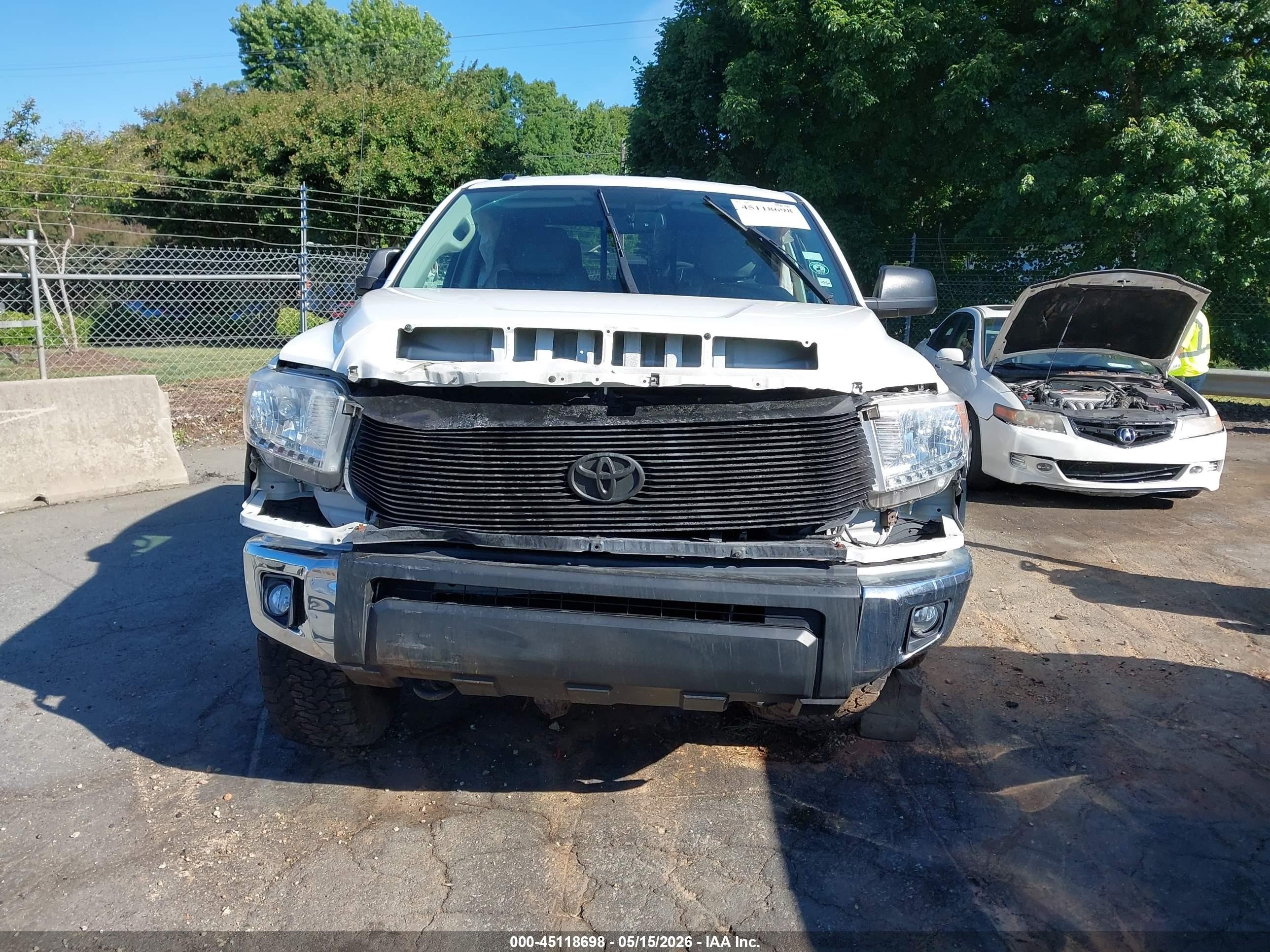 2016 Toyota Tundra Sr5 5.7l V8 Белый vin: 5TFUW5F10GX566884