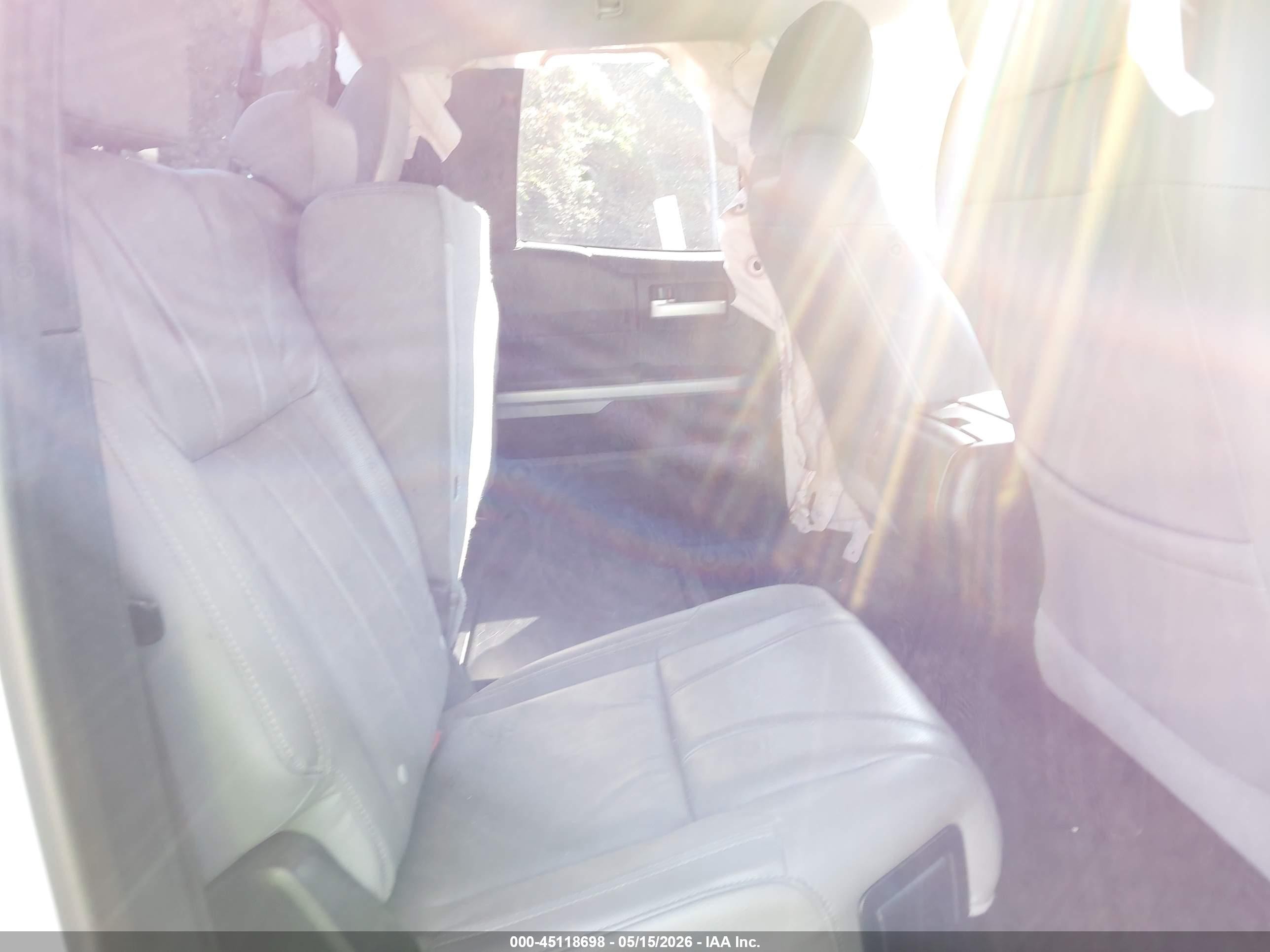 2016 Toyota Tundra Sr5 5.7l V8 Белый vin: 5TFUW5F10GX566884