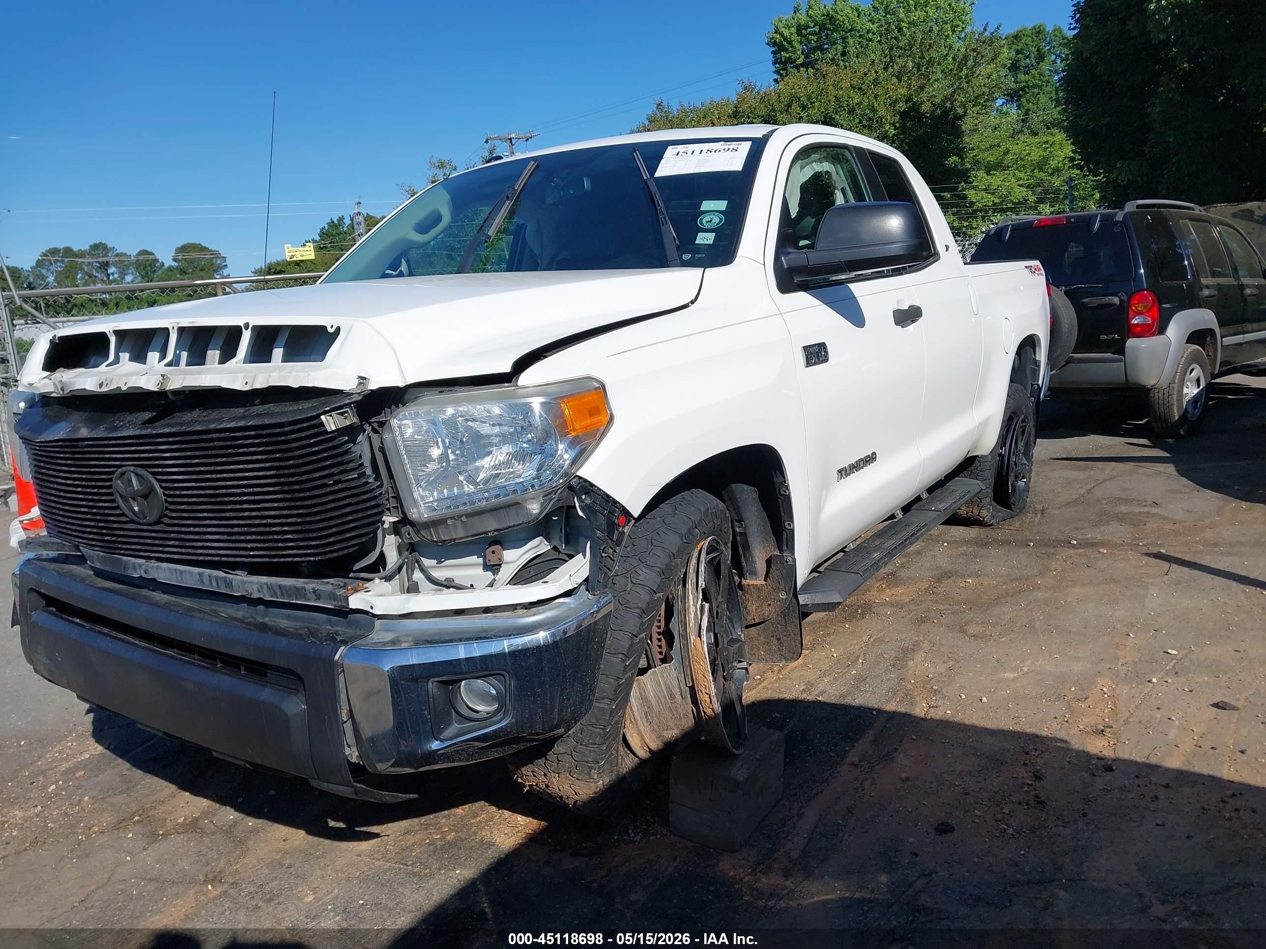 2016 Toyota Tundra Sr5 5.7l V8 Белый vin: 5TFUW5F10GX566884