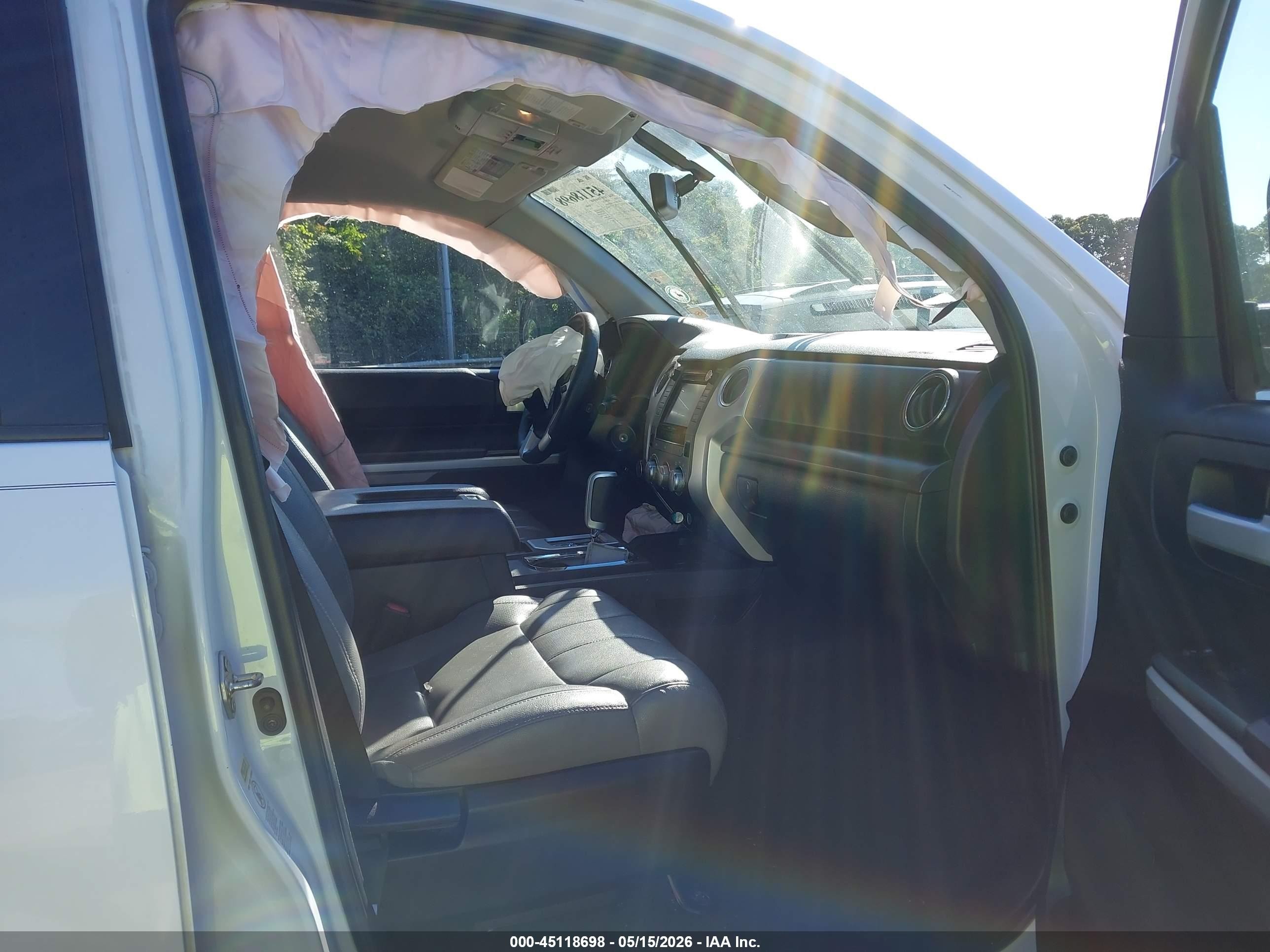2016 Toyota Tundra Sr5 5.7l V8 Белый vin: 5TFUW5F10GX566884