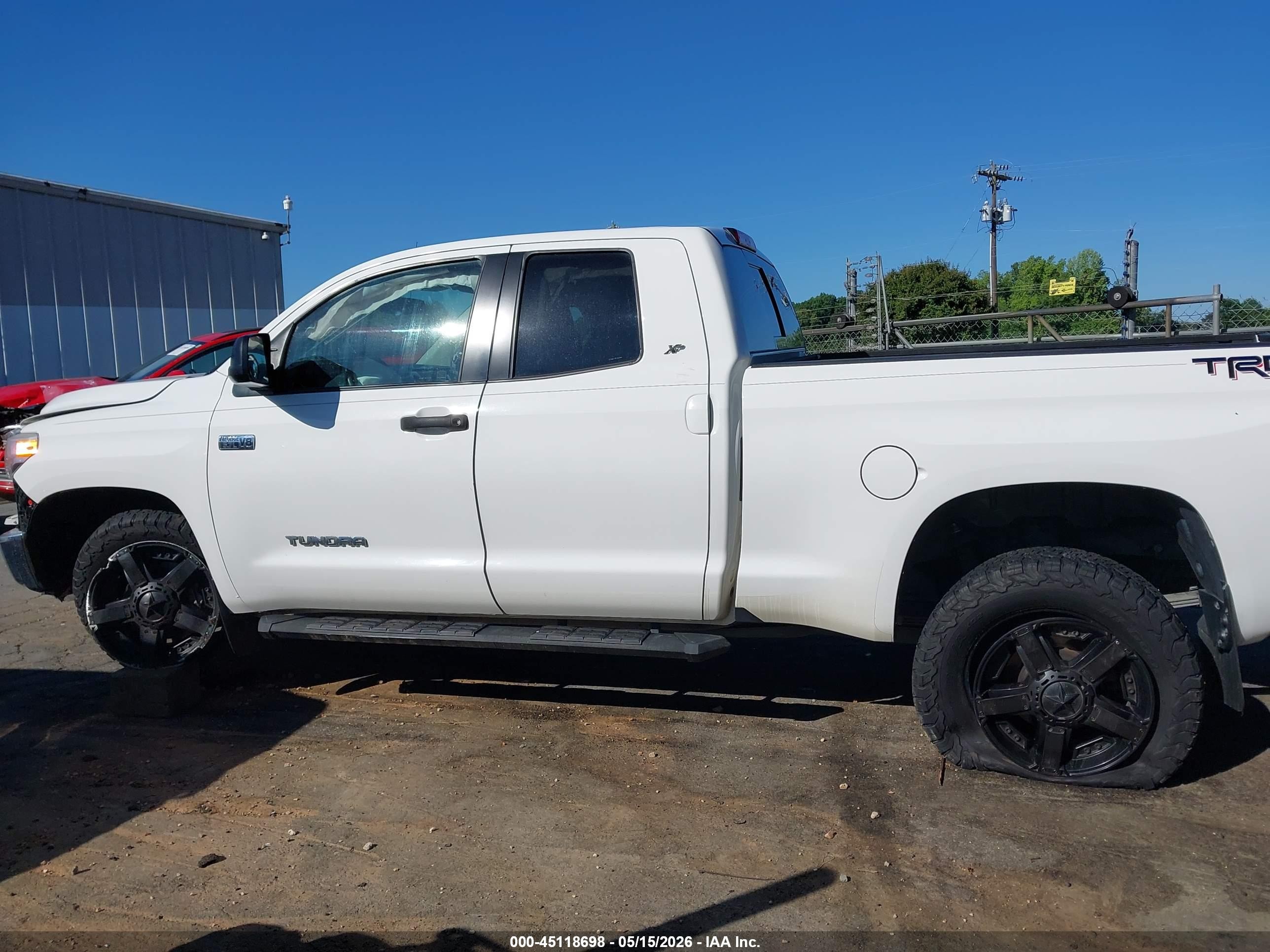 2016 Toyota Tundra Sr5 5.7l V8 Белый vin: 5TFUW5F10GX566884