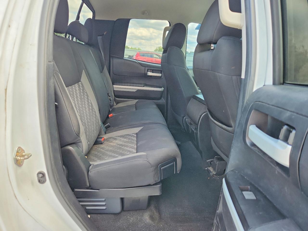 2019 Toyota Tundra Sr5 Белый vin: 5TFUW5F10KX820635