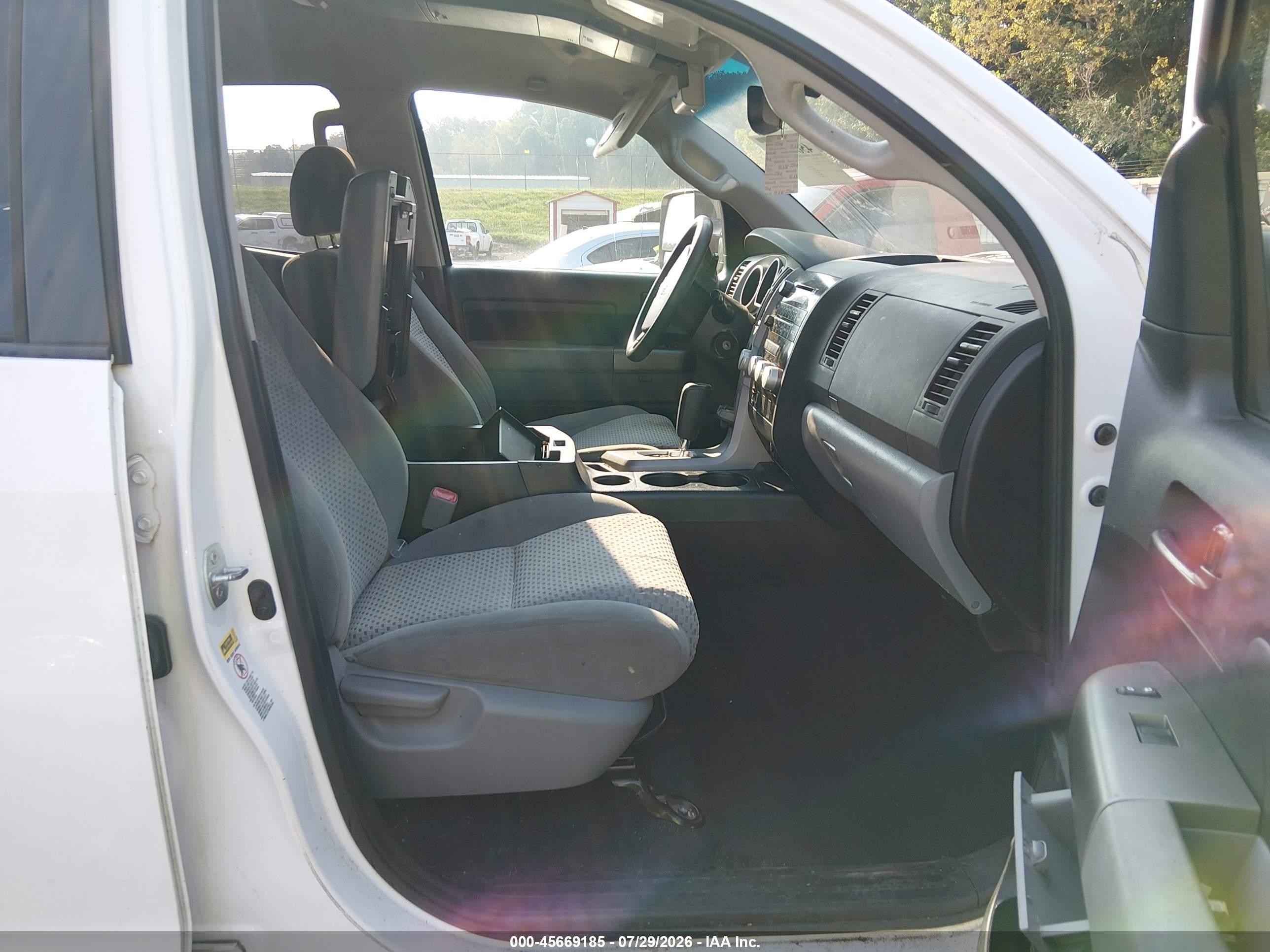 2012 Toyota Tundra Grade 5.7l V8 White vin: 5TFUW5F11CX219817