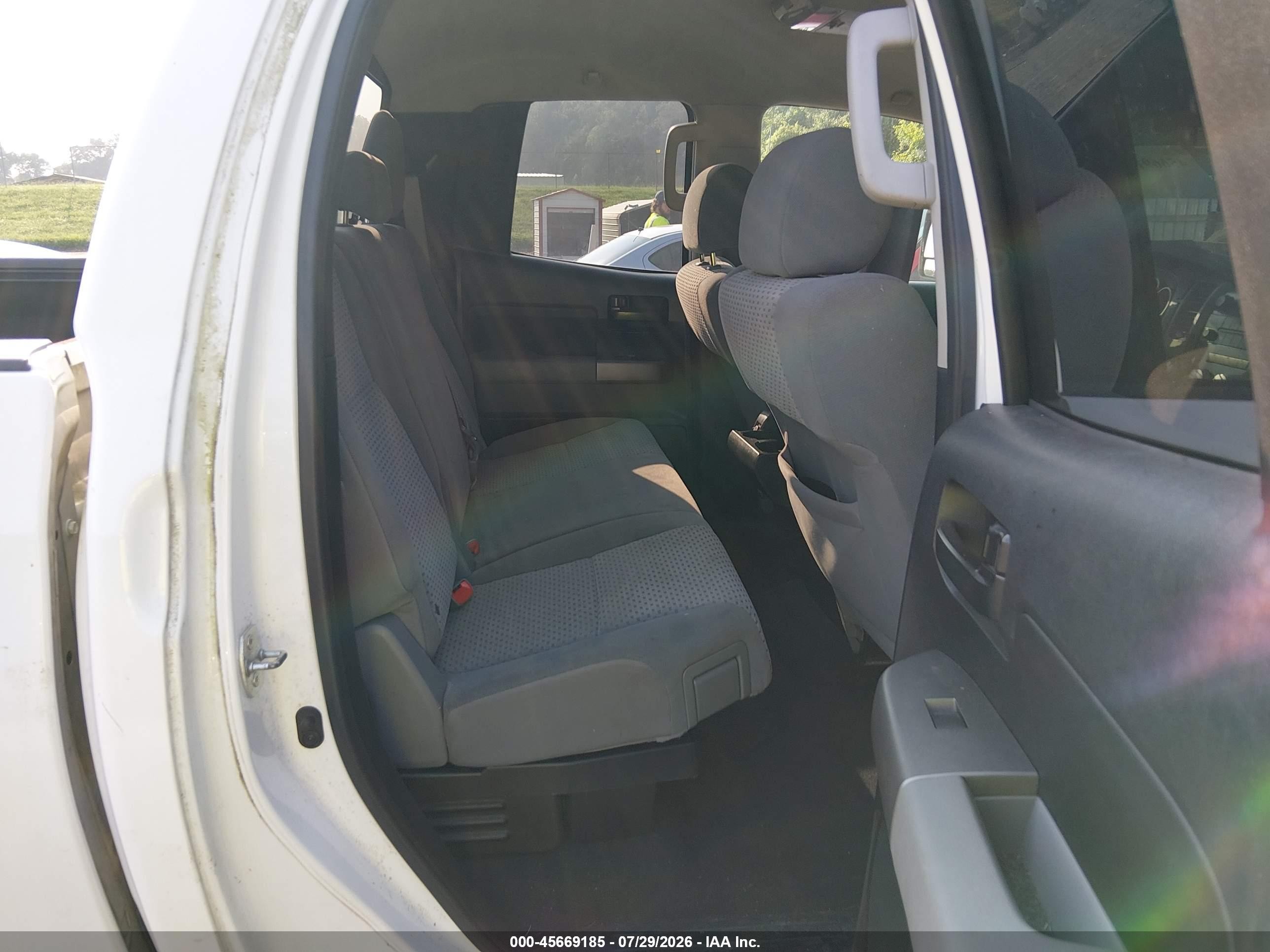 2012 Toyota Tundra Grade 5.7l V8 White vin: 5TFUW5F11CX219817