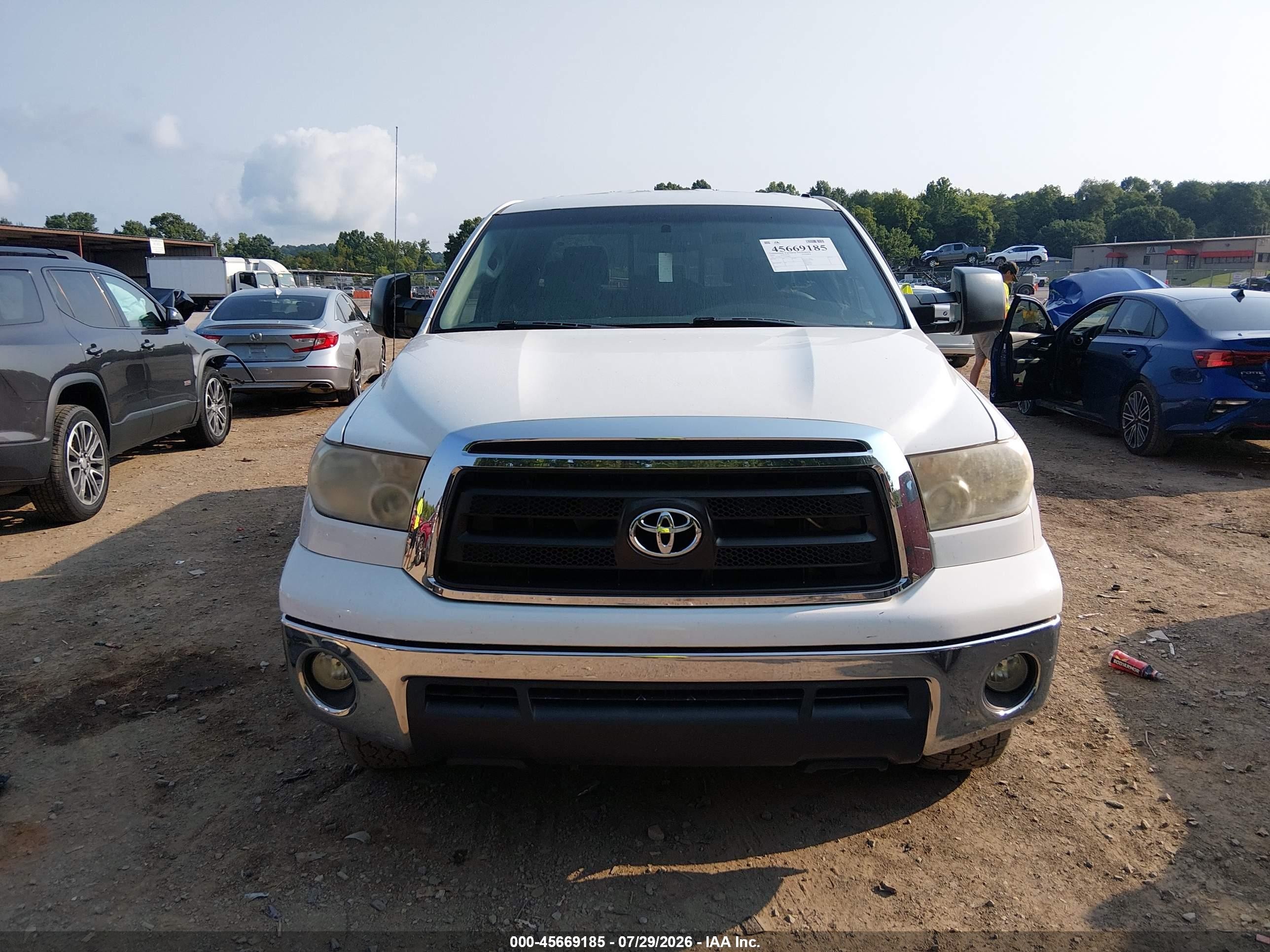 2012 Toyota Tundra Grade 5.7l V8 White vin: 5TFUW5F11CX219817