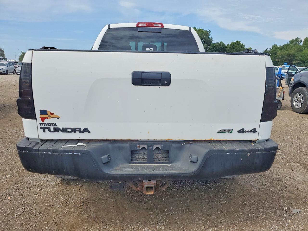 2011 Toyota Tundra Double Cab Sr5 White vin: 5TFUW5F12BX180010
