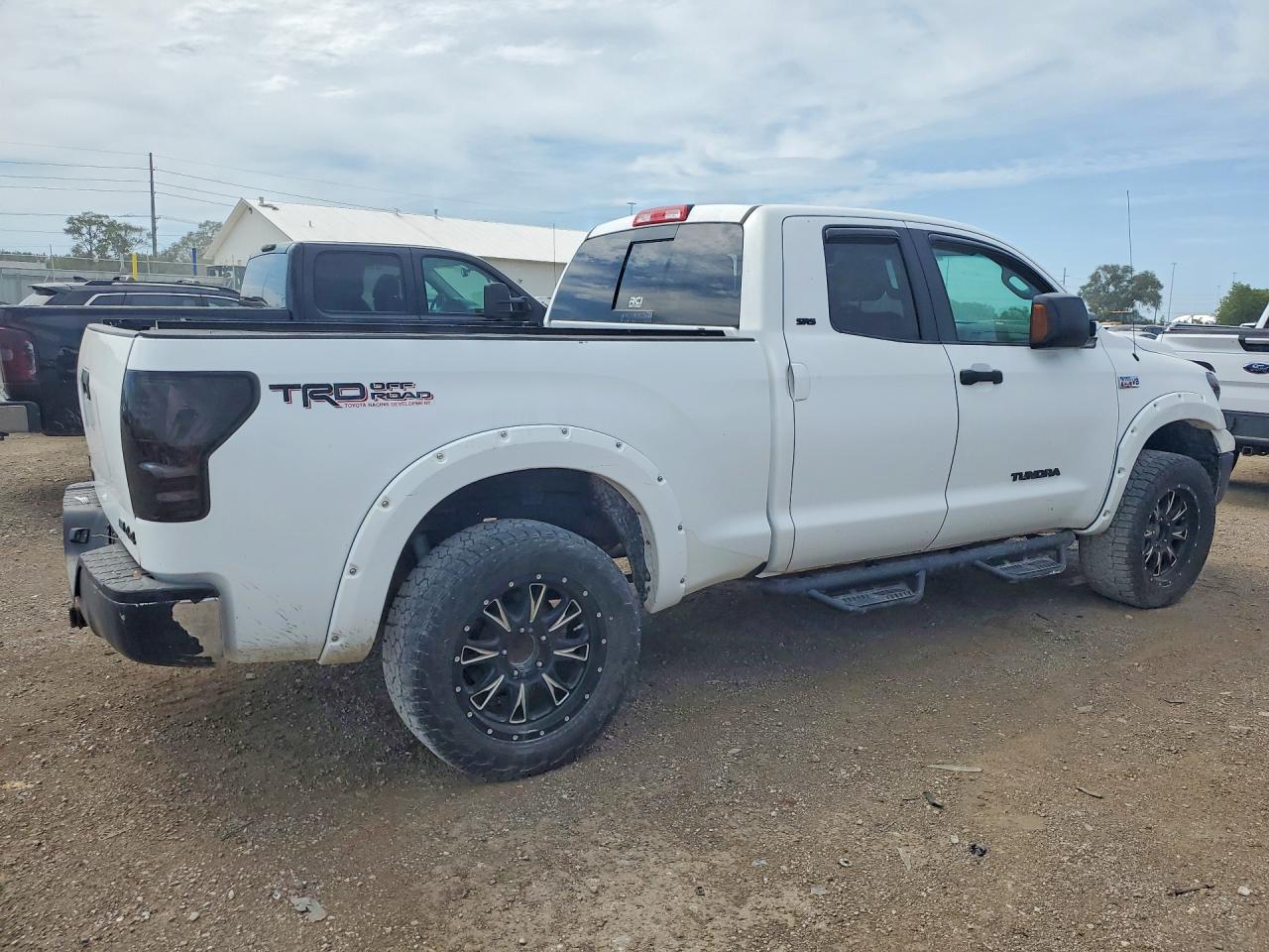2011 Toyota Tundra Double Cab Sr5 White vin: 5TFUW5F12BX180010