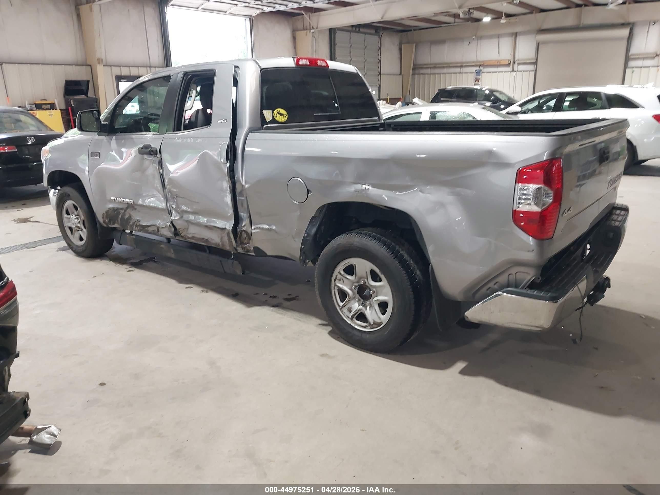 2015 Toyota Tundra Sr5 5.7l V8 Gray vin: 5TFUW5F12FX462475