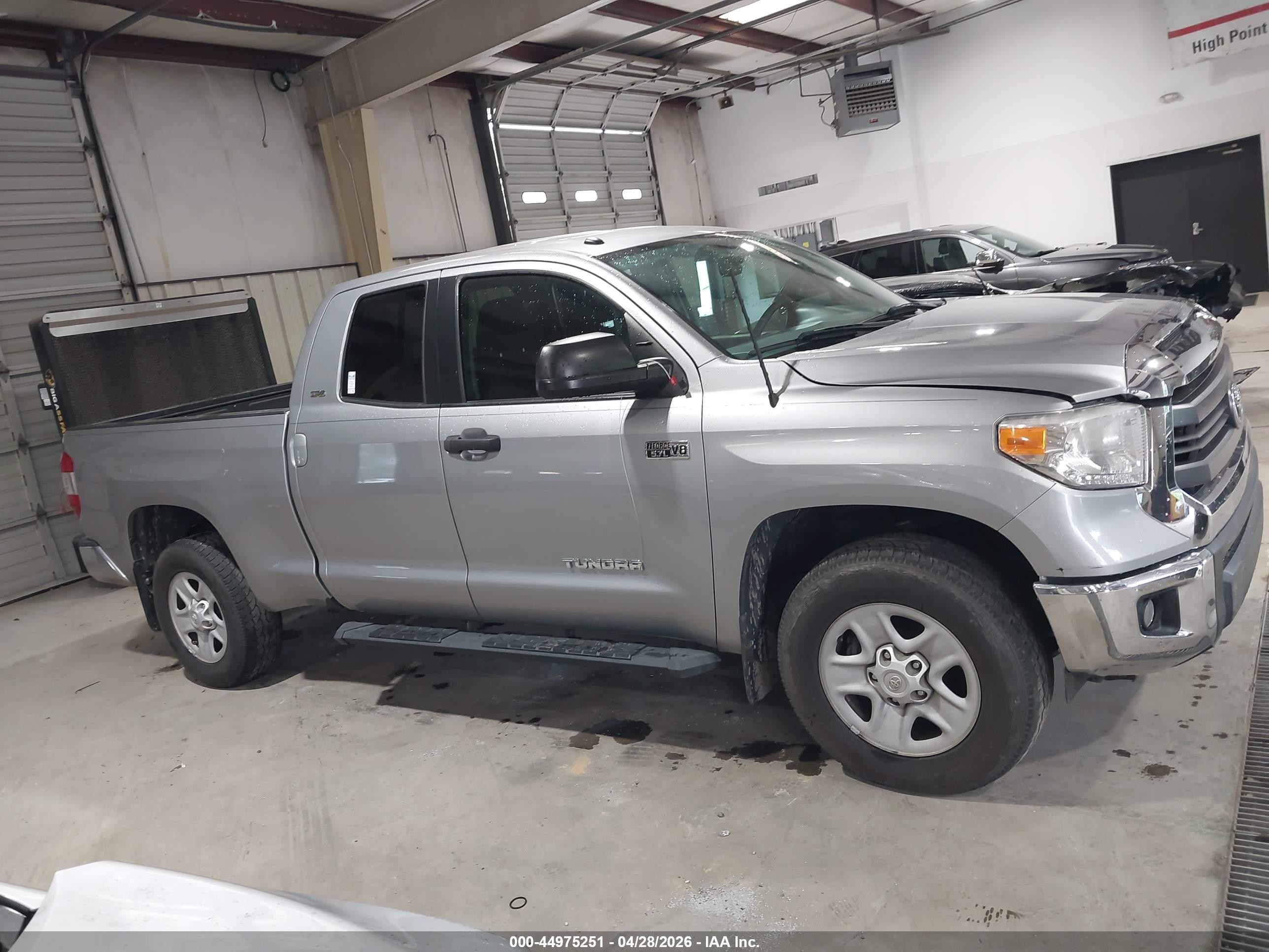 2015 Toyota Tundra Sr5 5.7l V8 Gray vin: 5TFUW5F12FX462475