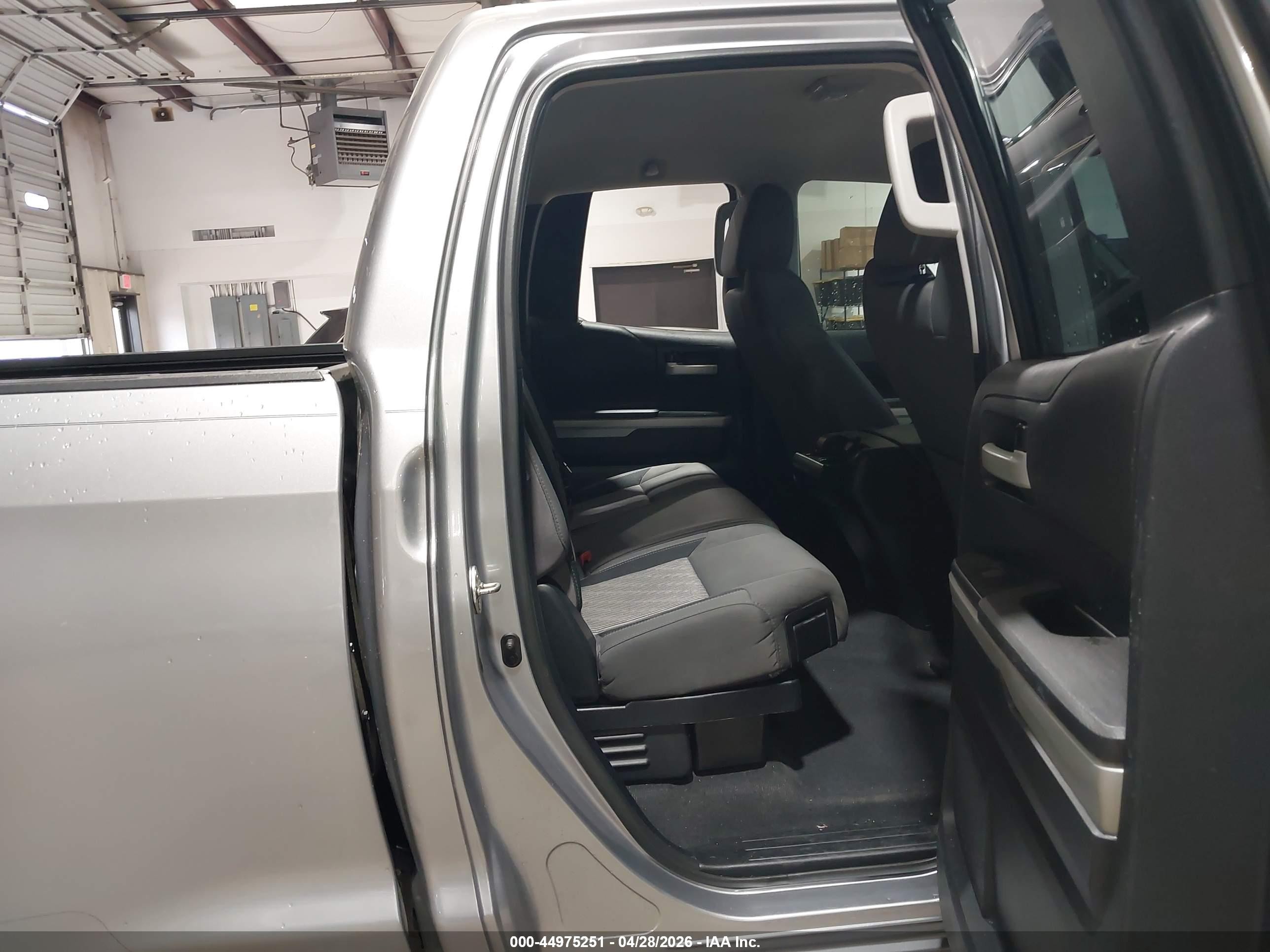 2015 Toyota Tundra Sr5 5.7l V8 Gray vin: 5TFUW5F12FX462475