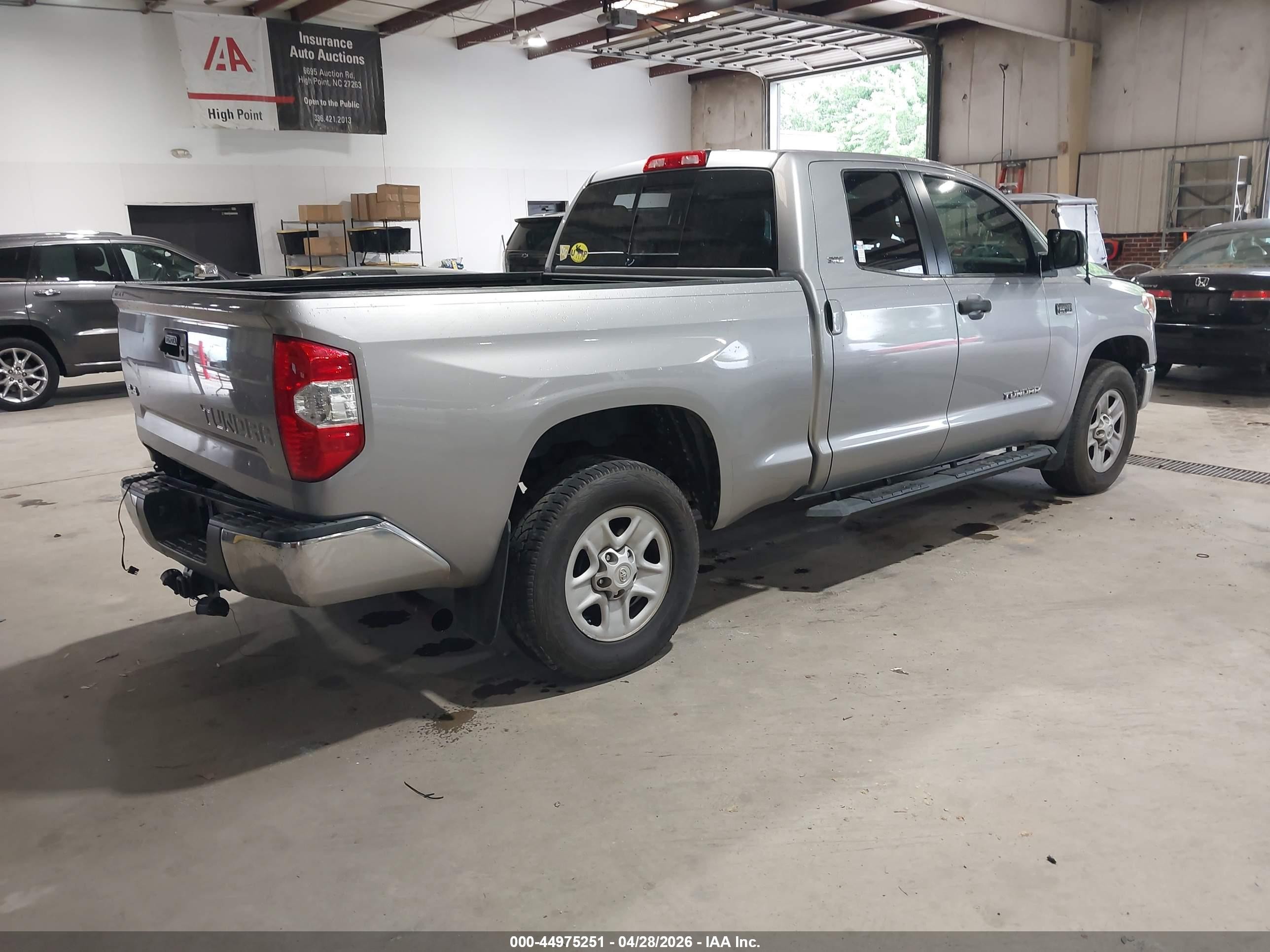 2015 Toyota Tundra Sr5 5.7l V8 Gray vin: 5TFUW5F12FX462475