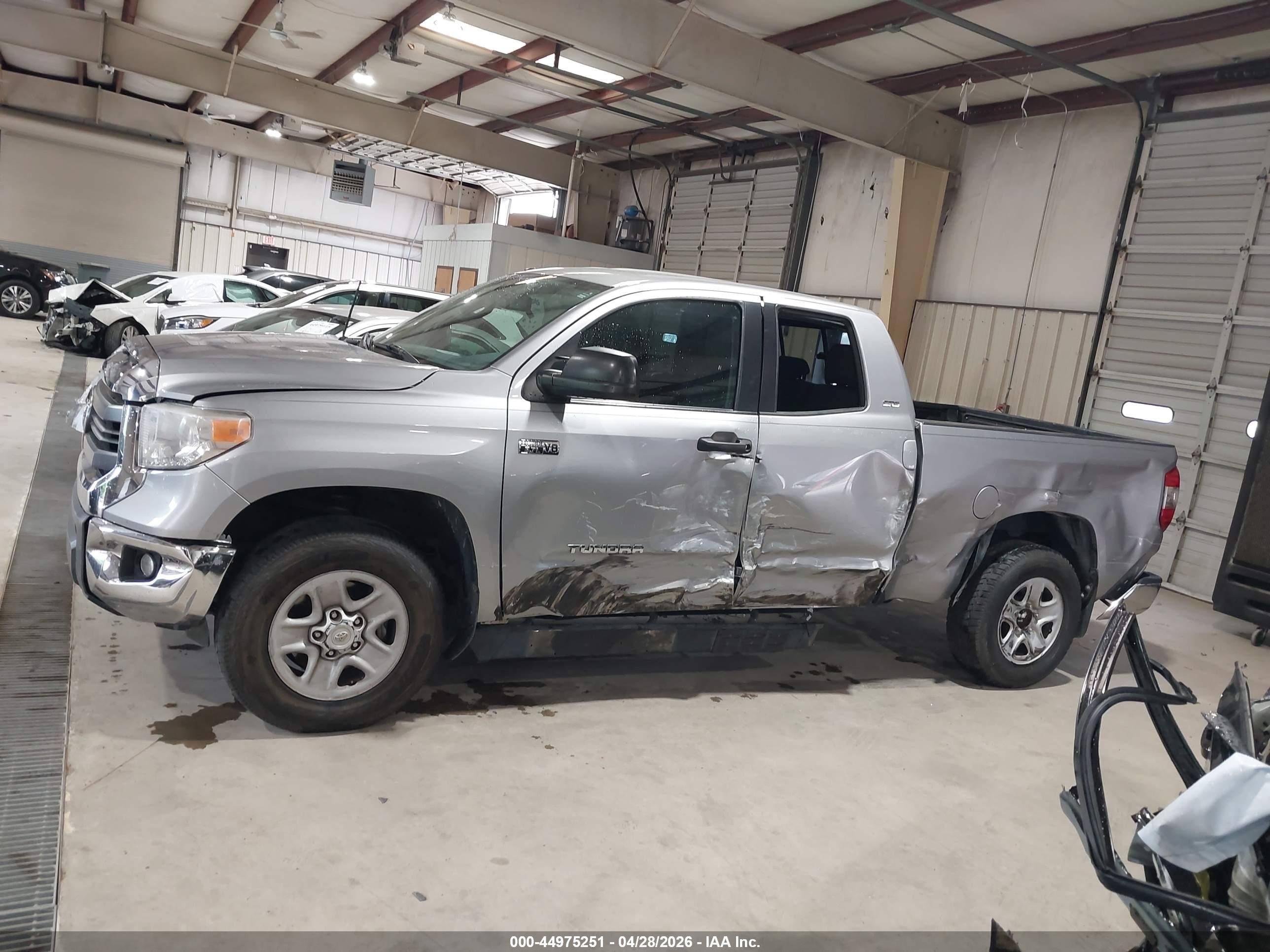 2015 Toyota Tundra Sr5 5.7l V8 Gray vin: 5TFUW5F12FX462475