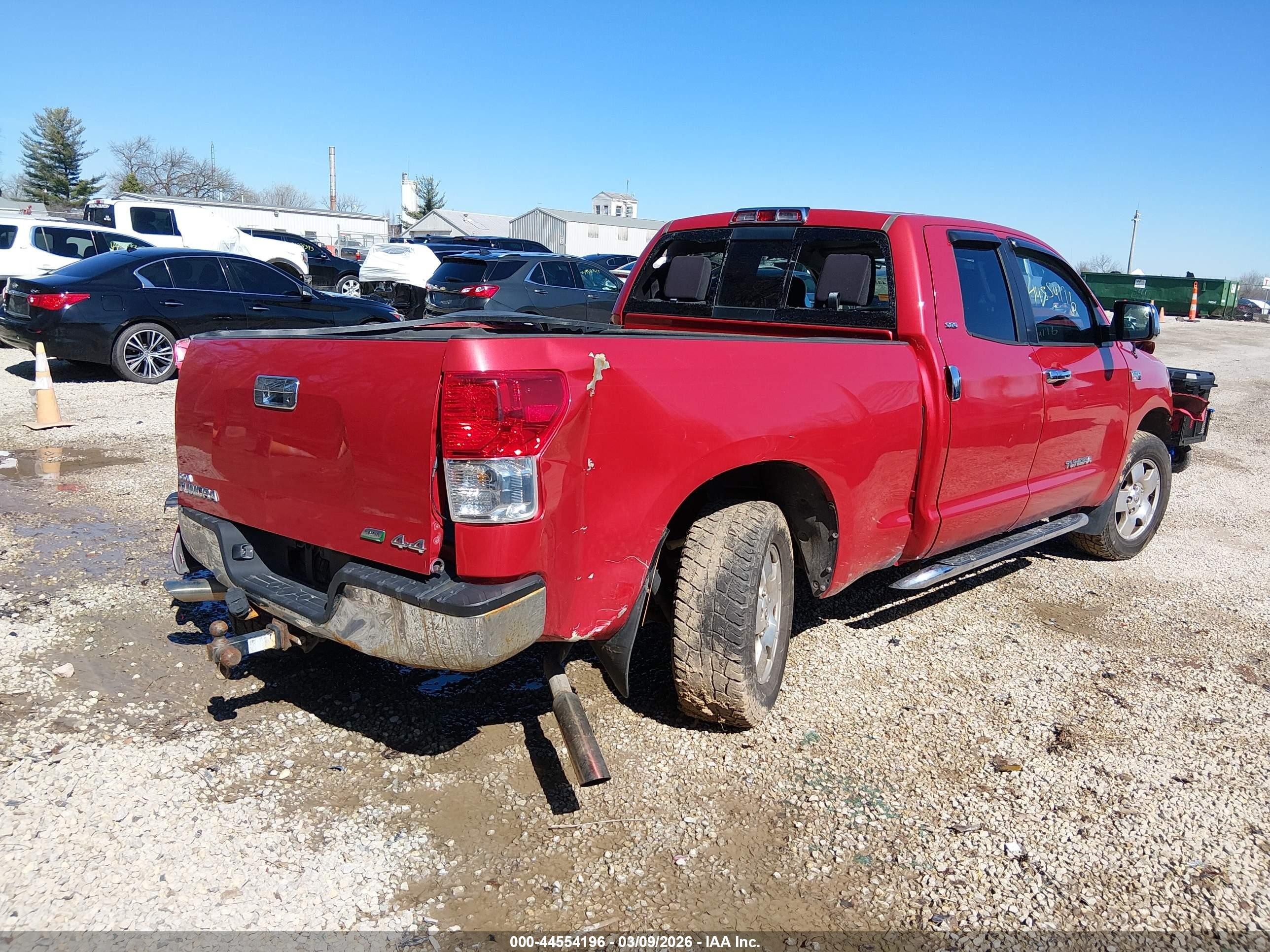 2011 Toyota Tundra Grade 5.7l V8 Red vin: 5TFUW5F13BX194983