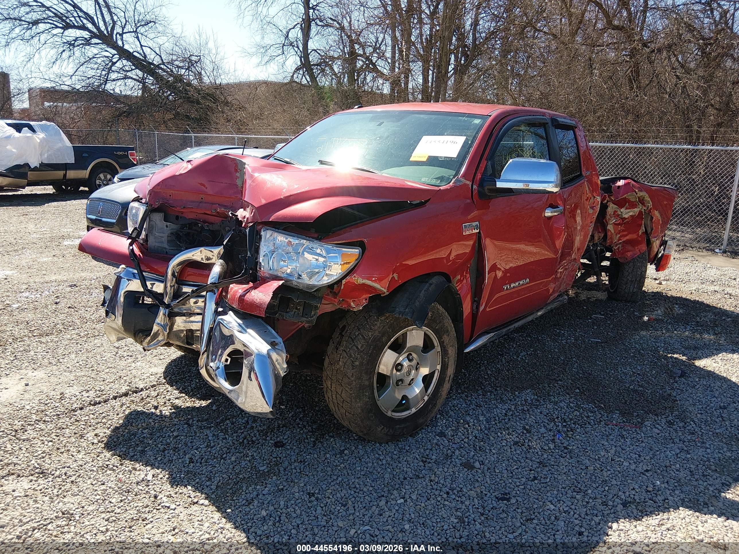 2011 Toyota Tundra Grade 5.7l V8 Red vin: 5TFUW5F13BX194983