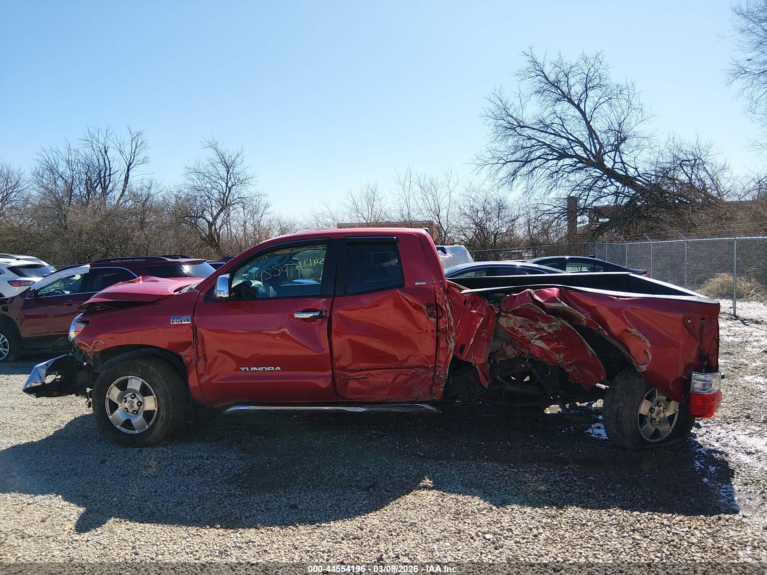 2011 Toyota Tundra Grade 5.7l V8 Red vin: 5TFUW5F13BX194983