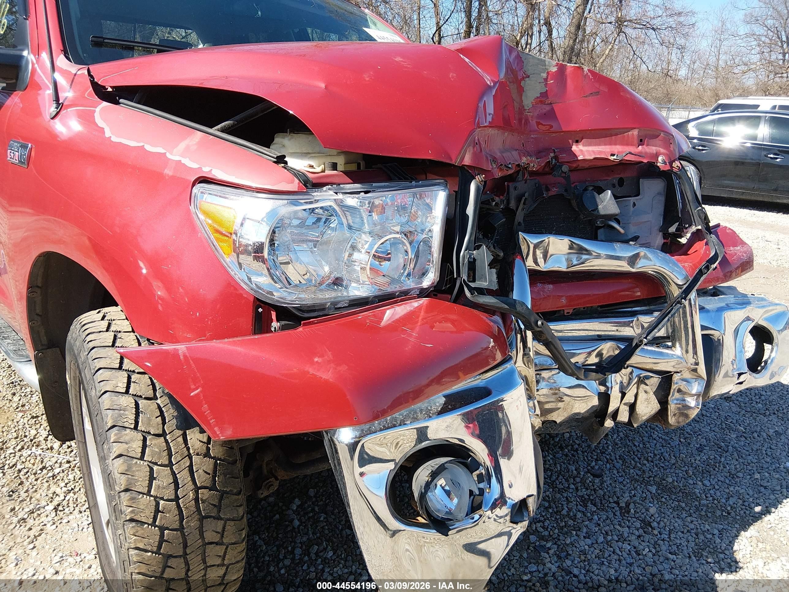 2011 Toyota Tundra Grade 5.7l V8 Red vin: 5TFUW5F13BX194983