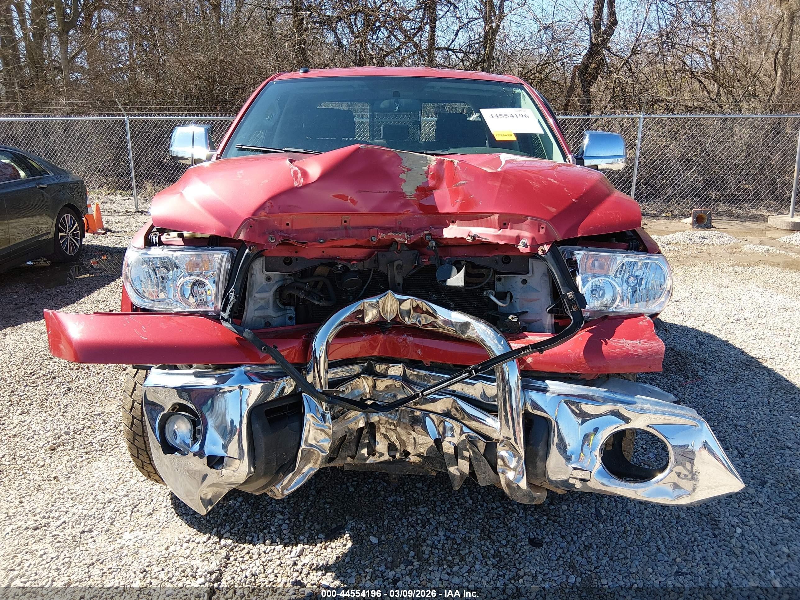 2011 Toyota Tundra Grade 5.7l V8 Red vin: 5TFUW5F13BX194983