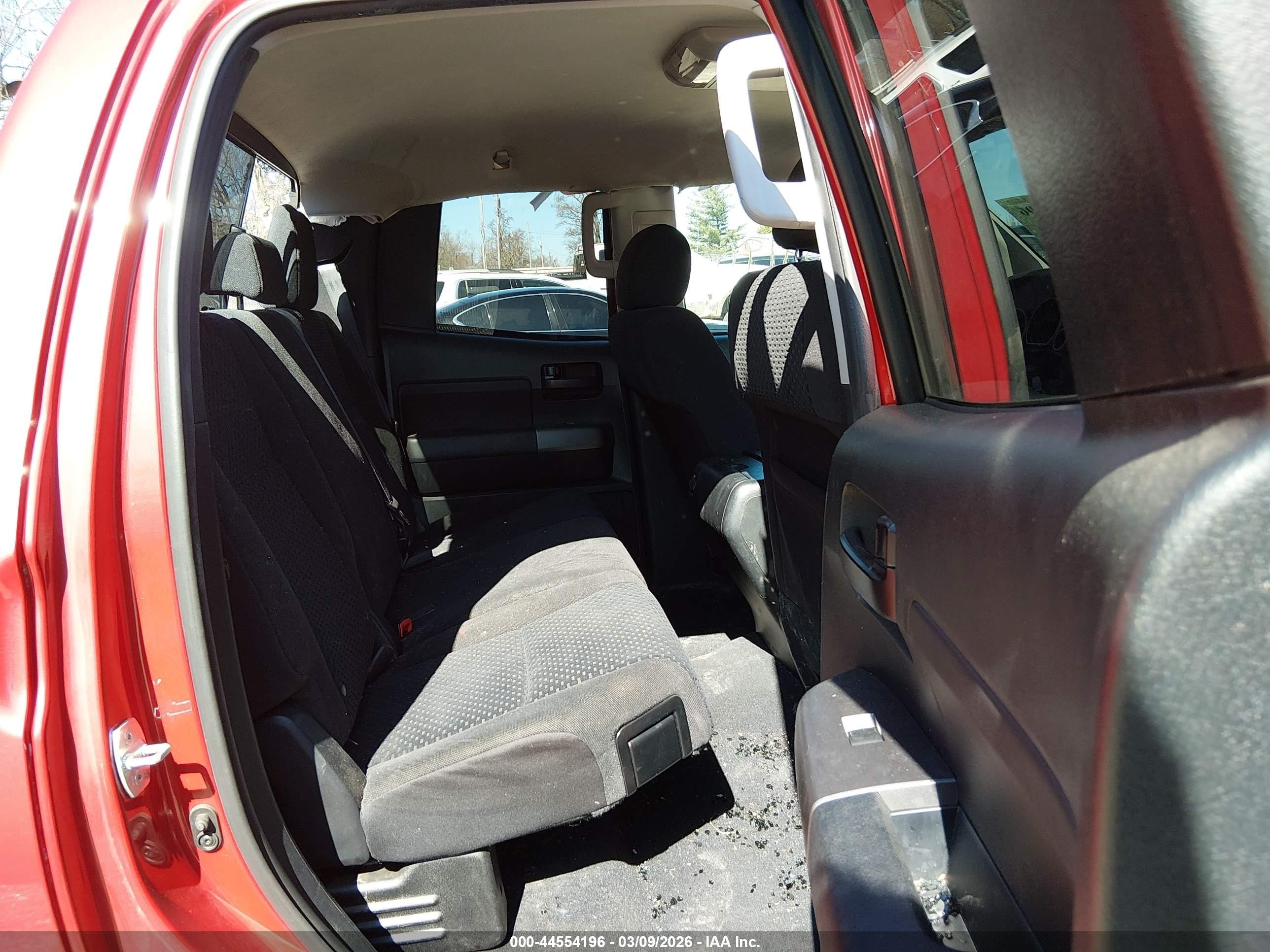 2011 Toyota Tundra Grade 5.7l V8 Red vin: 5TFUW5F13BX194983