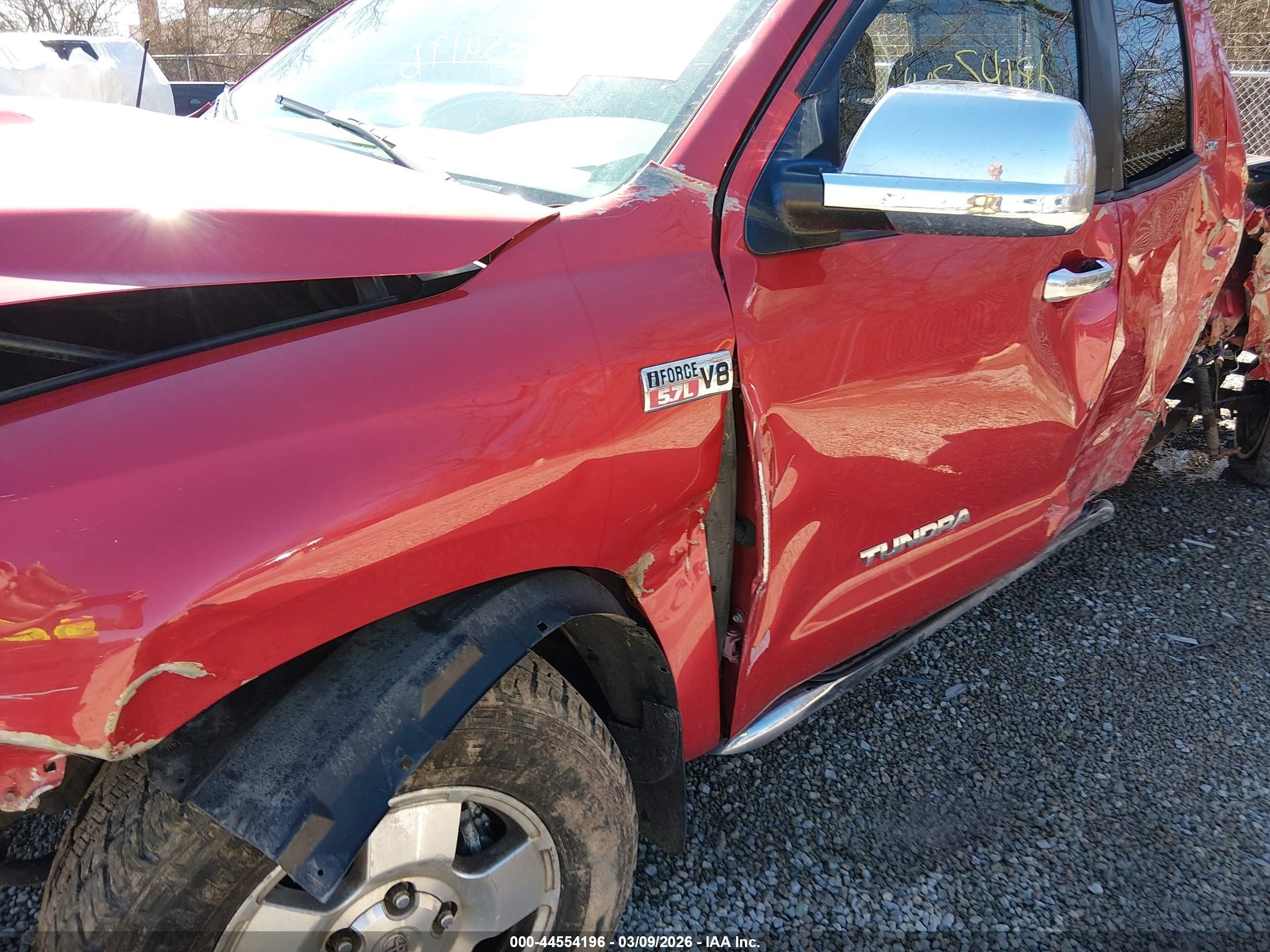 2011 Toyota Tundra Grade 5.7l V8 Red vin: 5TFUW5F13BX194983