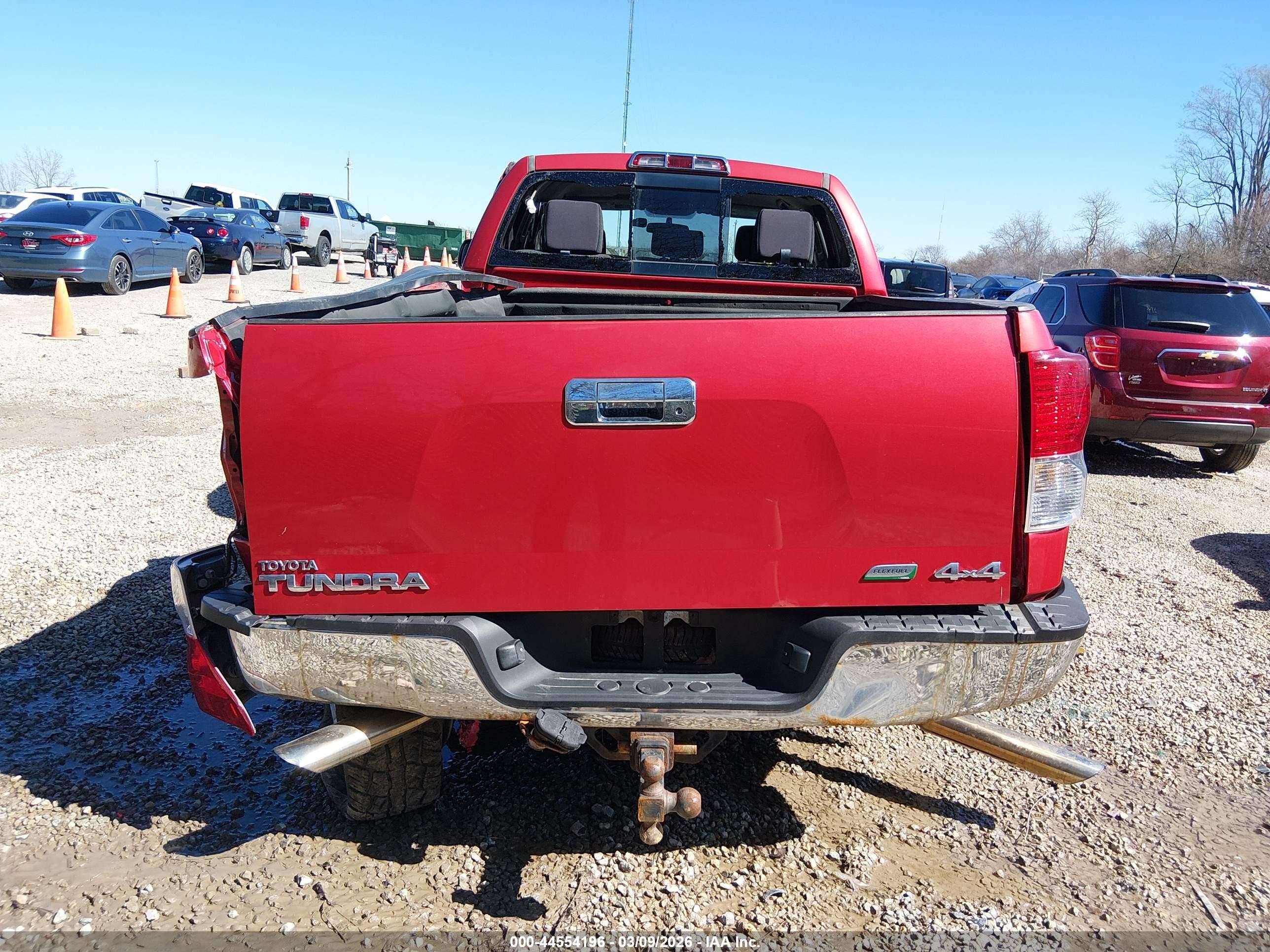 2011 Toyota Tundra Grade 5.7l V8 Red vin: 5TFUW5F13BX194983