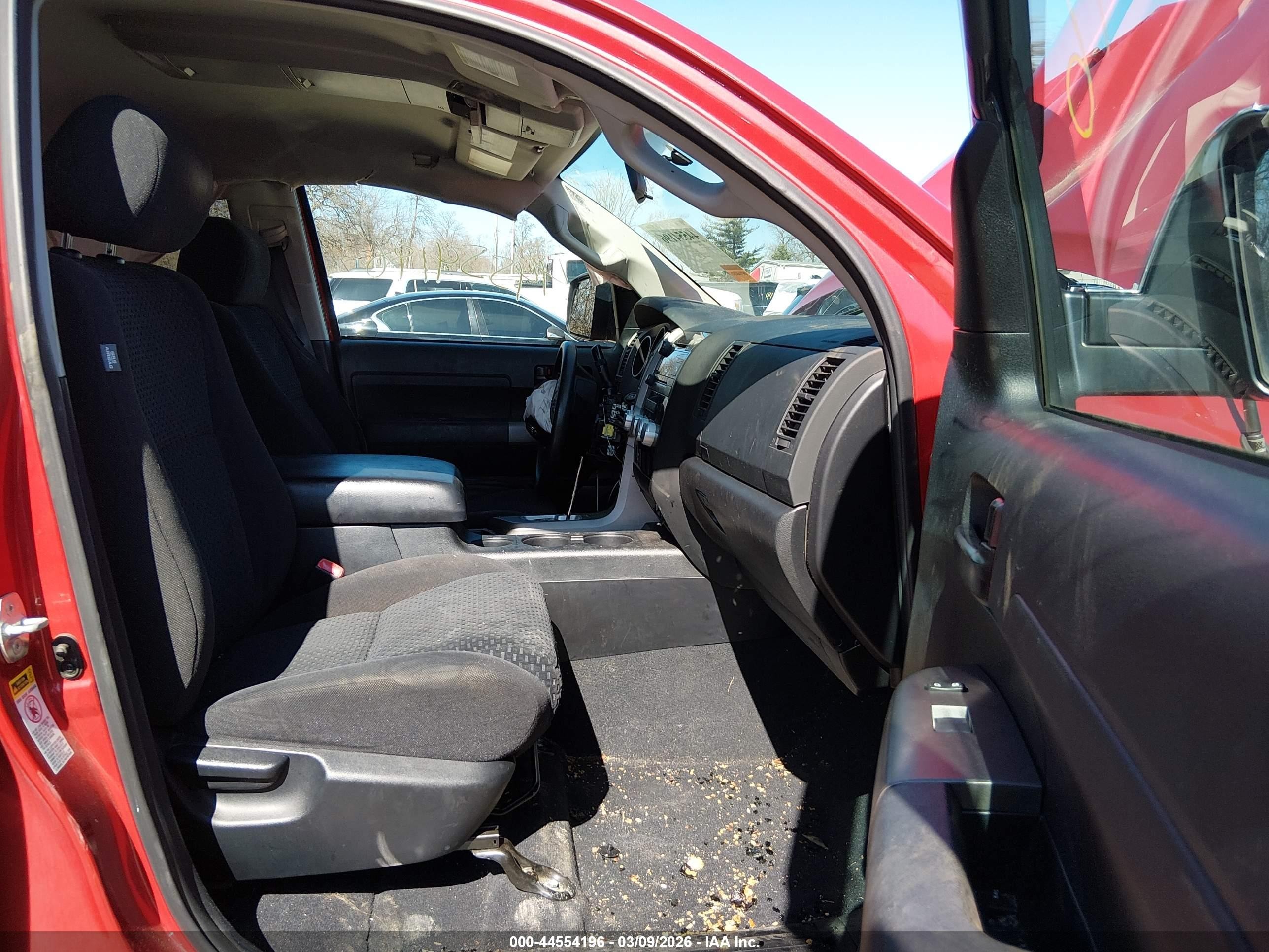 2011 Toyota Tundra Grade 5.7l V8 Red vin: 5TFUW5F13BX194983