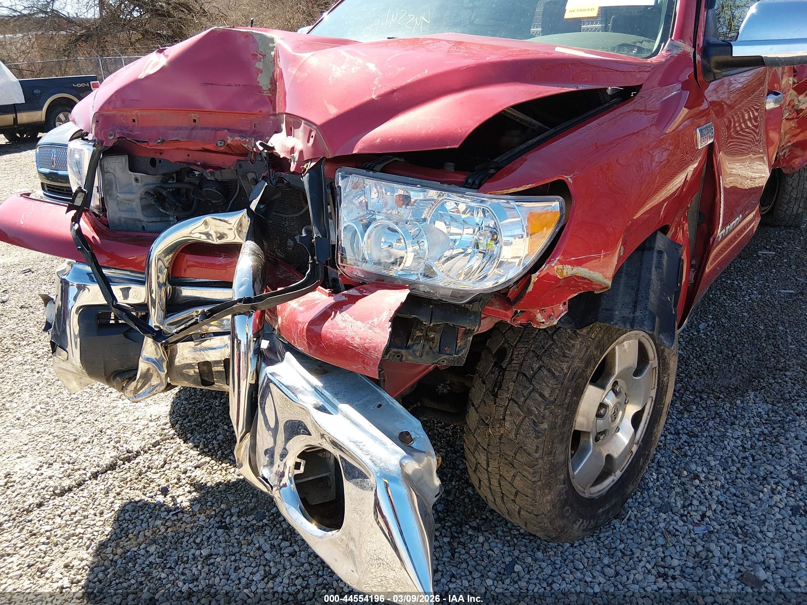 2011 Toyota Tundra Grade 5.7l V8 Red vin: 5TFUW5F13BX194983