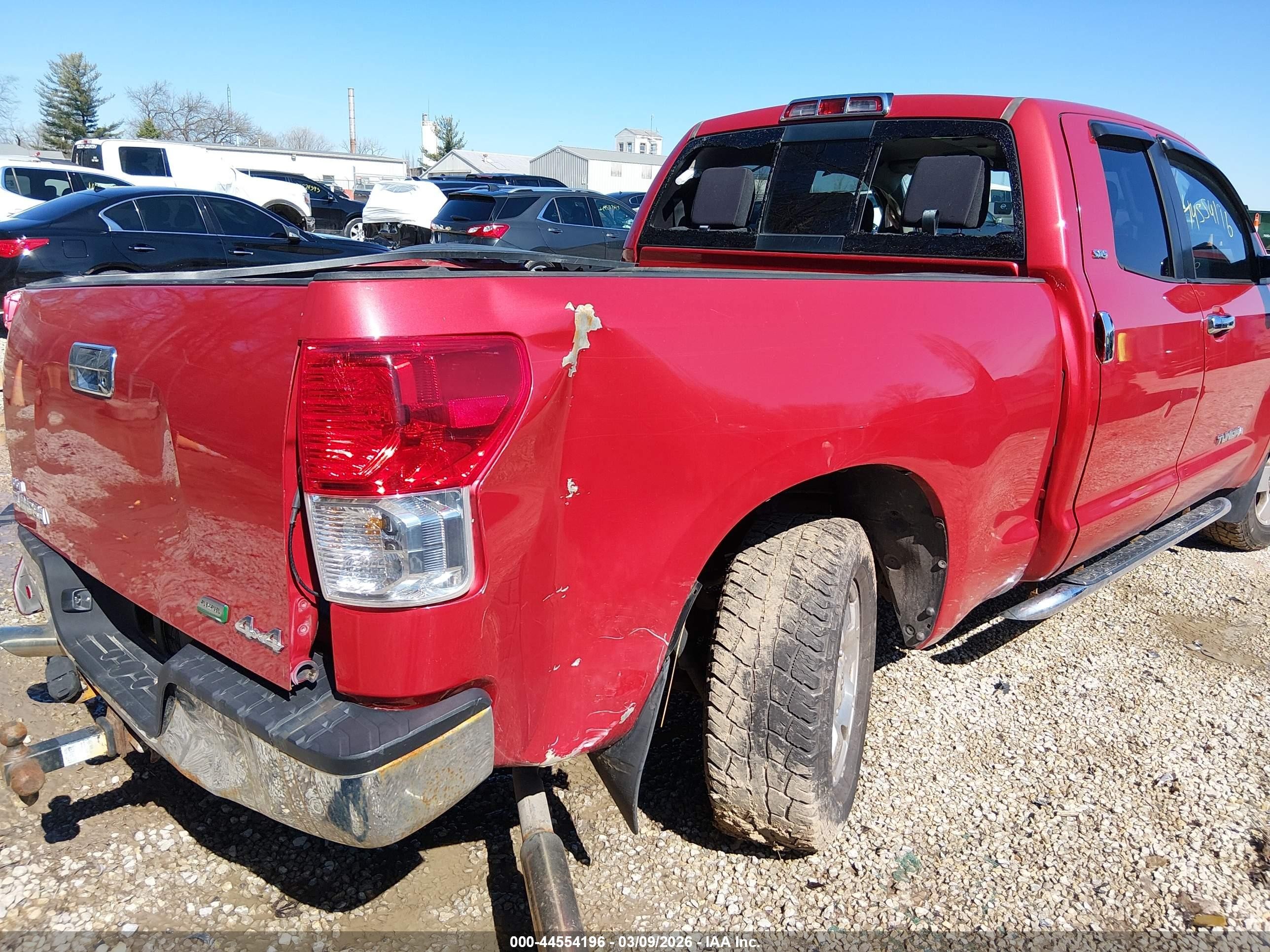 2011 Toyota Tundra Grade 5.7l V8 Red vin: 5TFUW5F13BX194983