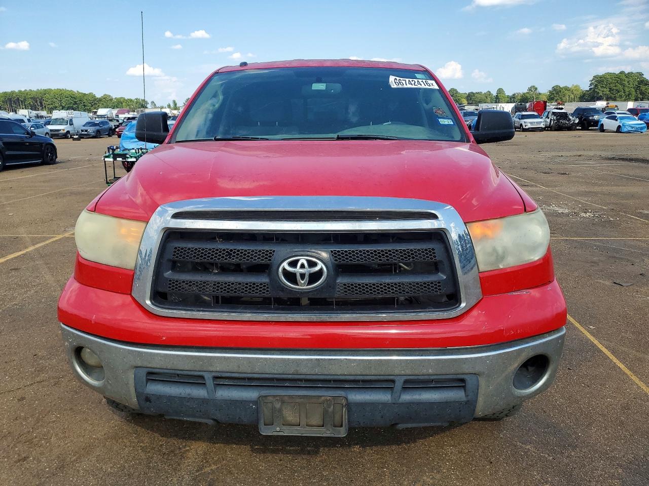 2011 Toyota Tundra Double Cab Sr5 Red vin: 5TFUW5F14BX186343