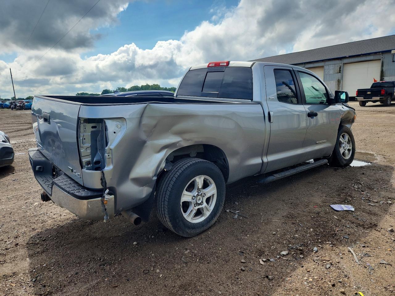 2011 Toyota Tundra Double Cab Sr5 Серебряный vin: 5TFUW5F14BX207997