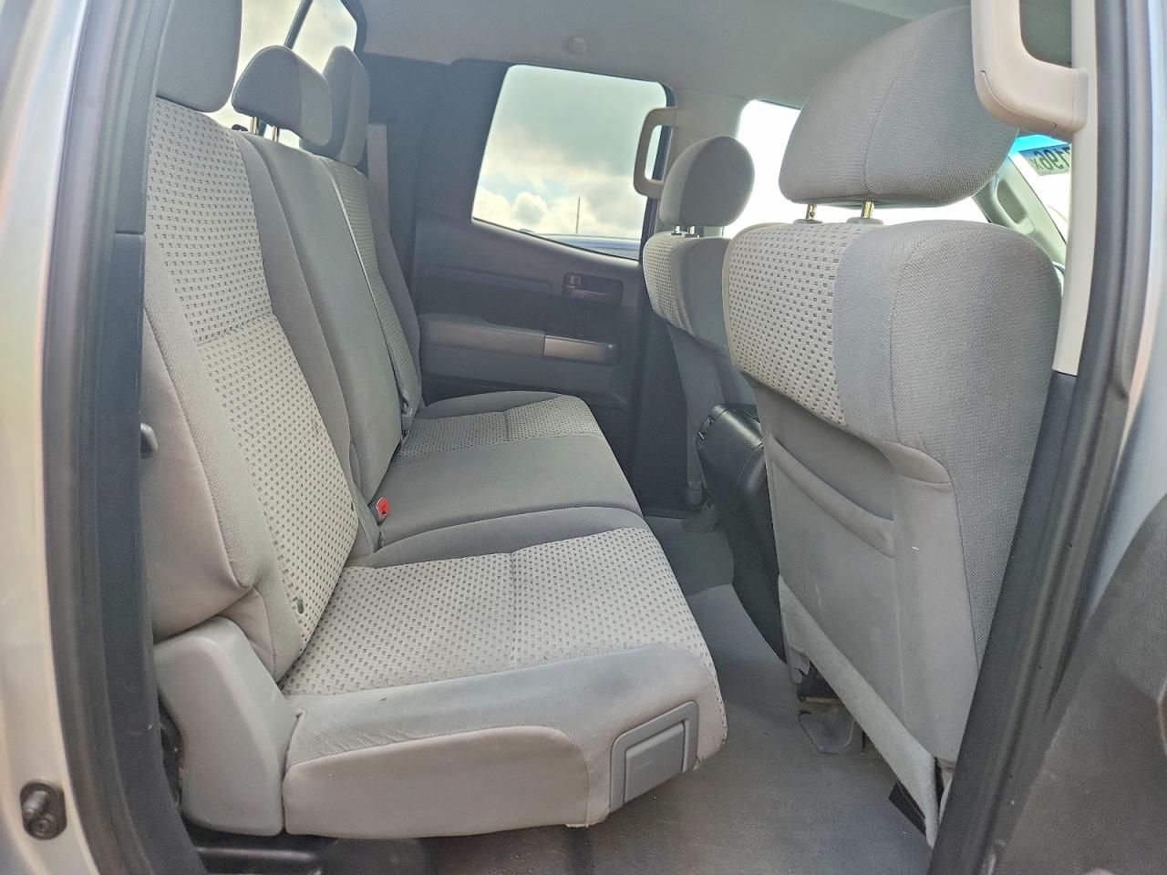 2011 Toyota Tundra Double Cab Sr5 Серебряный vin: 5TFUW5F14BX207997