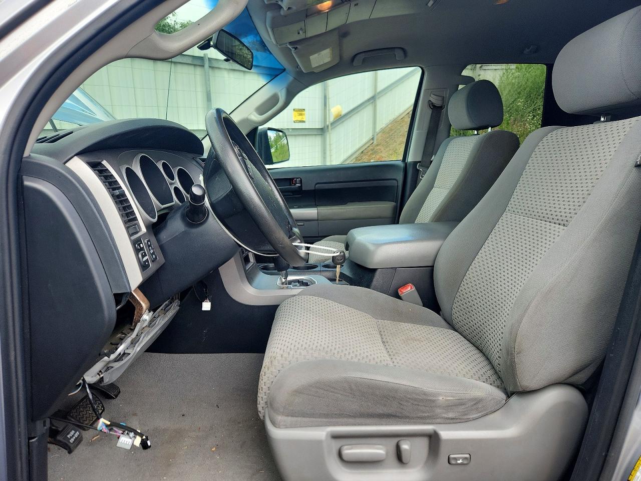 2011 Toyota Tundra Double Cab Sr5 Серебряный vin: 5TFUW5F14BX207997