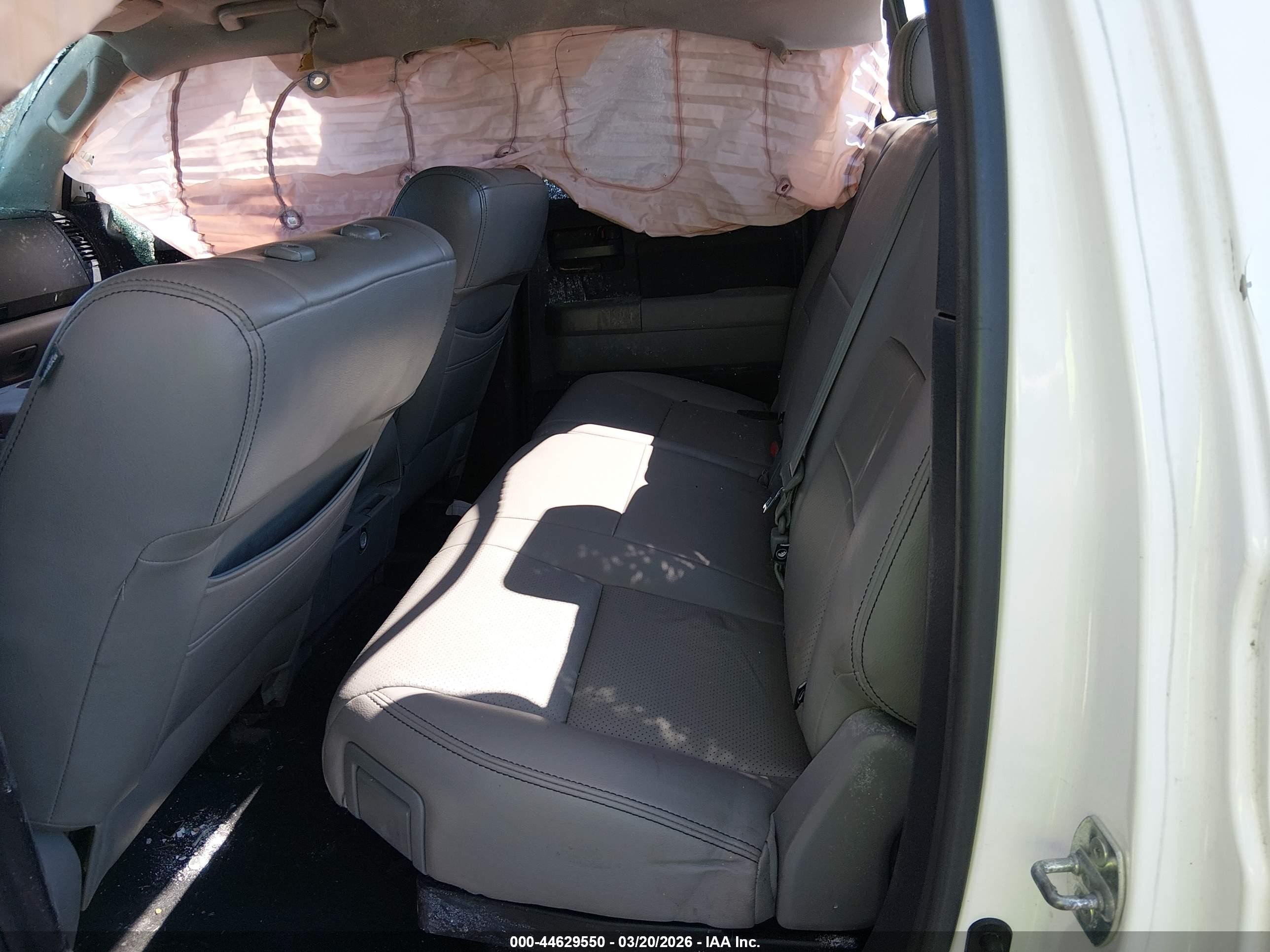 2013 Toyota Tundra Double Cab Sr5 White vin: 5TFUW5F14DX272996