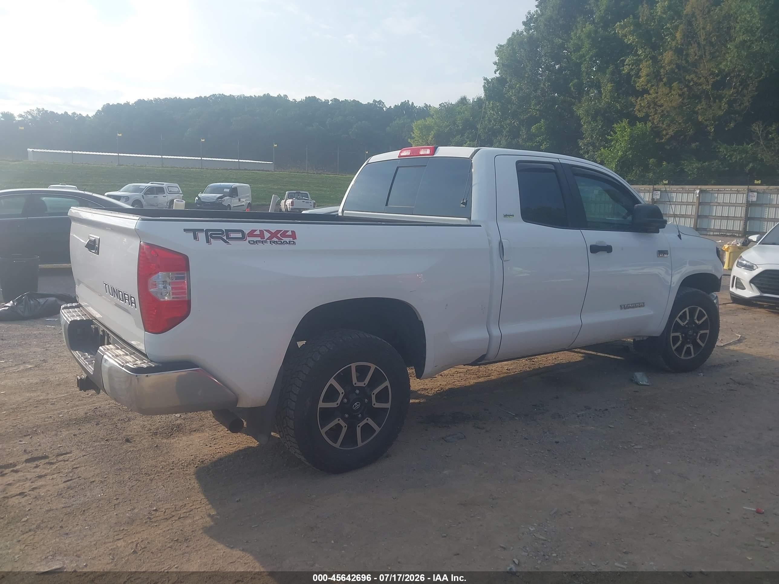 2015 Toyota Tundra Sr5 5.7l V8 White vin: 5TFUW5F14FX475664
