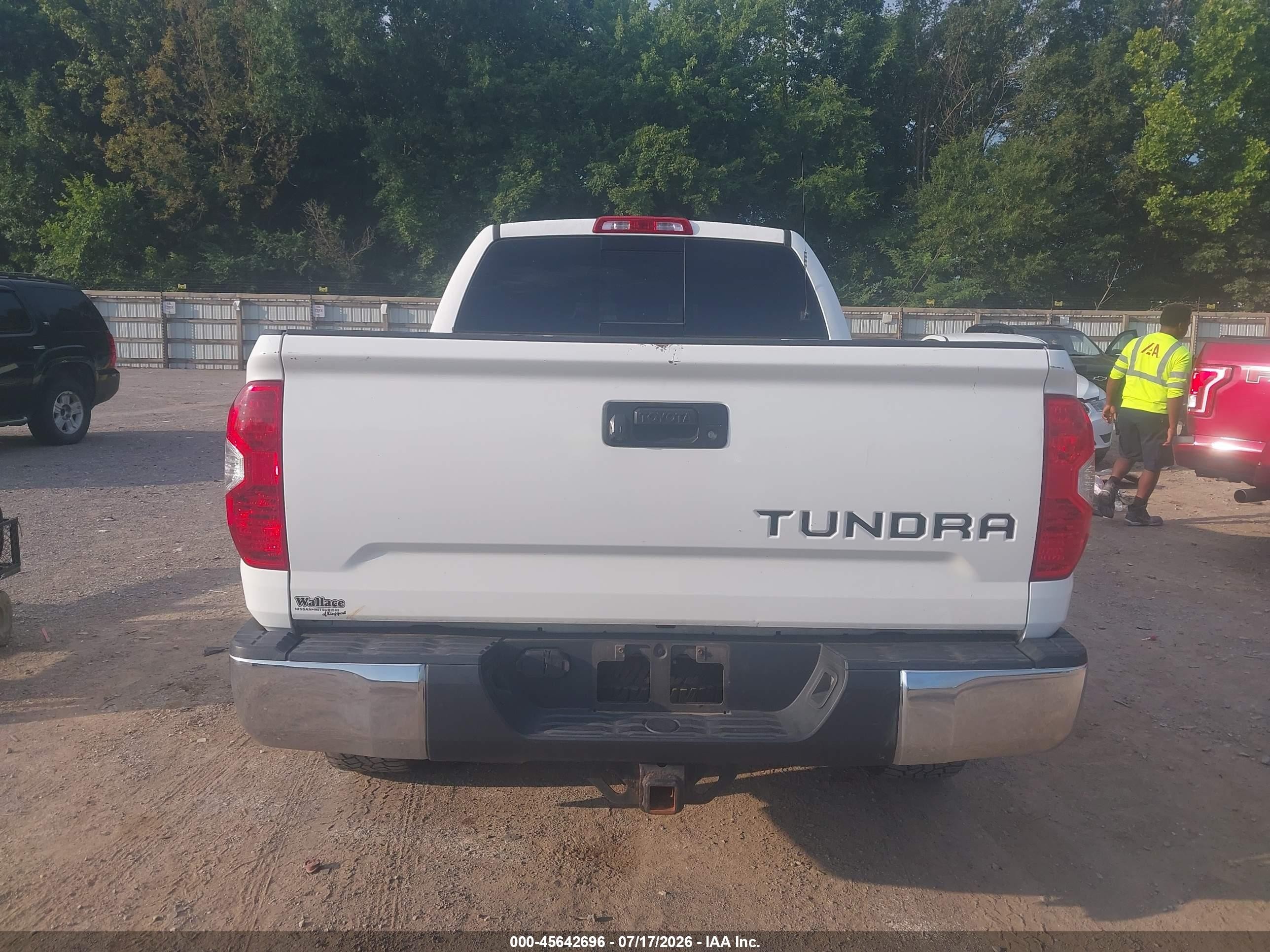 2015 Toyota Tundra Sr5 5.7l V8 White vin: 5TFUW5F14FX475664